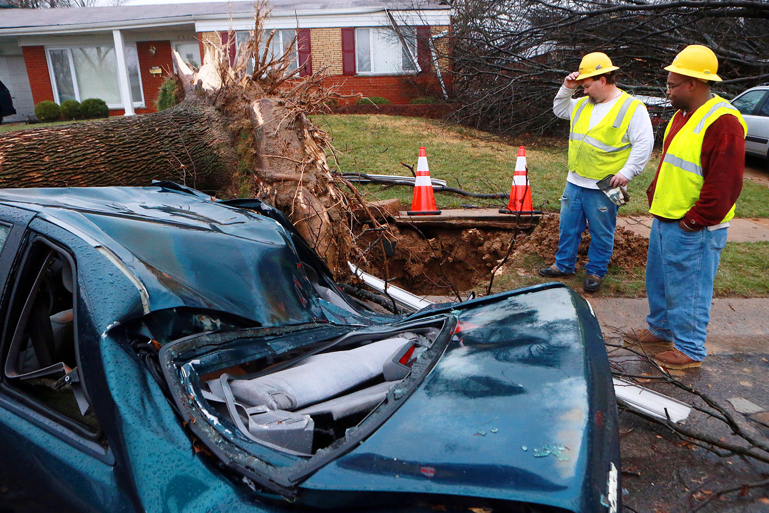 Early-morning storms roll through St. Louis