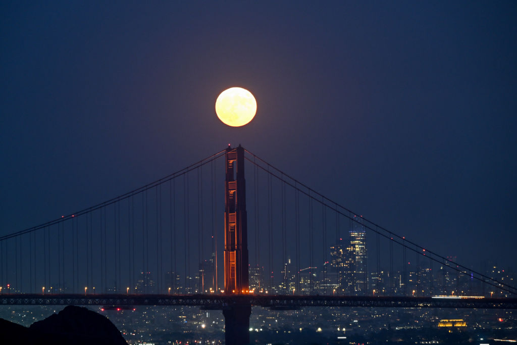 Super moon rises over Golden in San Francisco