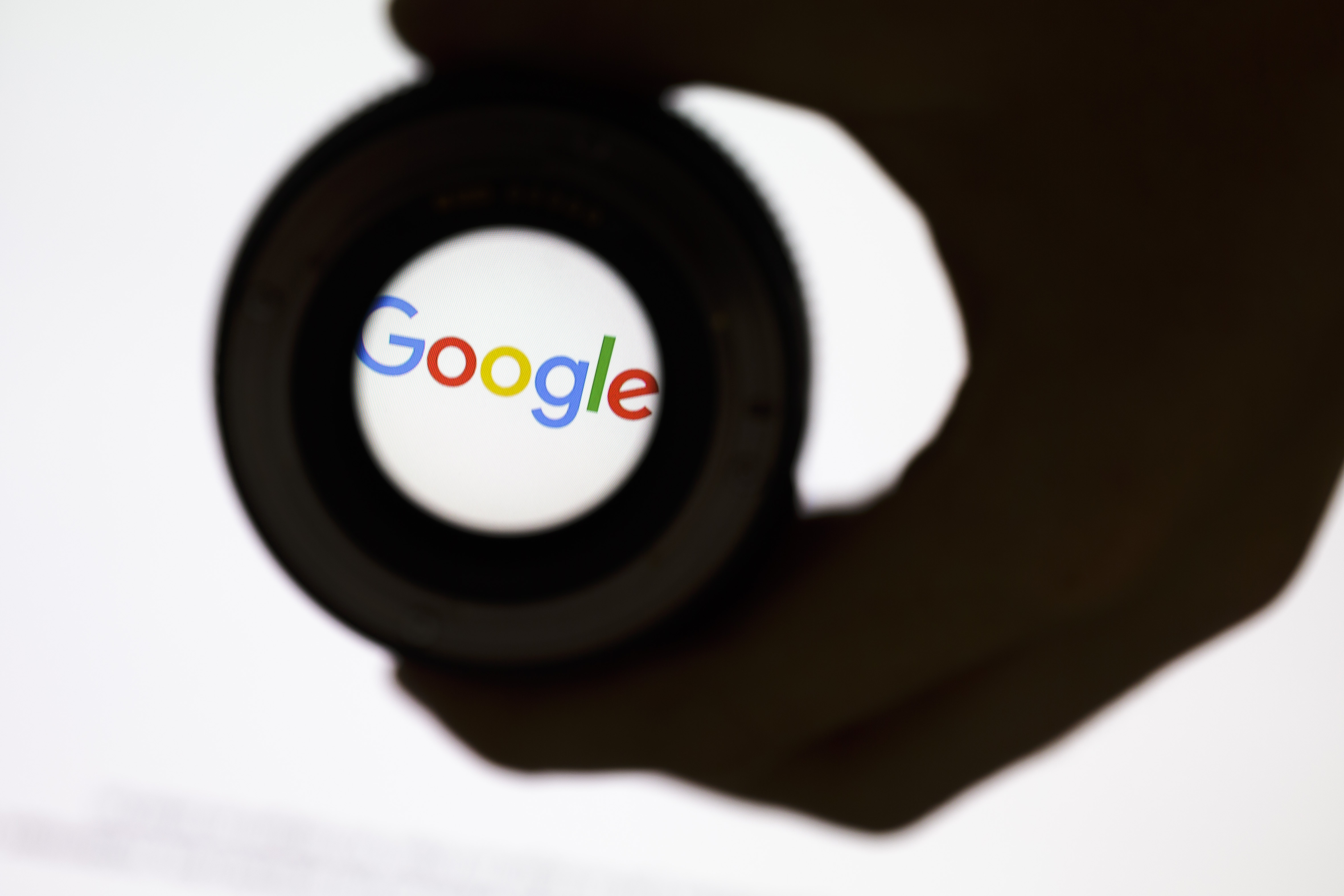BERLIN, GERMANY - SEPTEMBER 03: Posed scene on the topic google, photo lens in front of the google company logo on September 03, 2015 in Berlin, Germany. Photo by Thomas Trutschel/Photothek via Getty Images)*** Local Caption ***