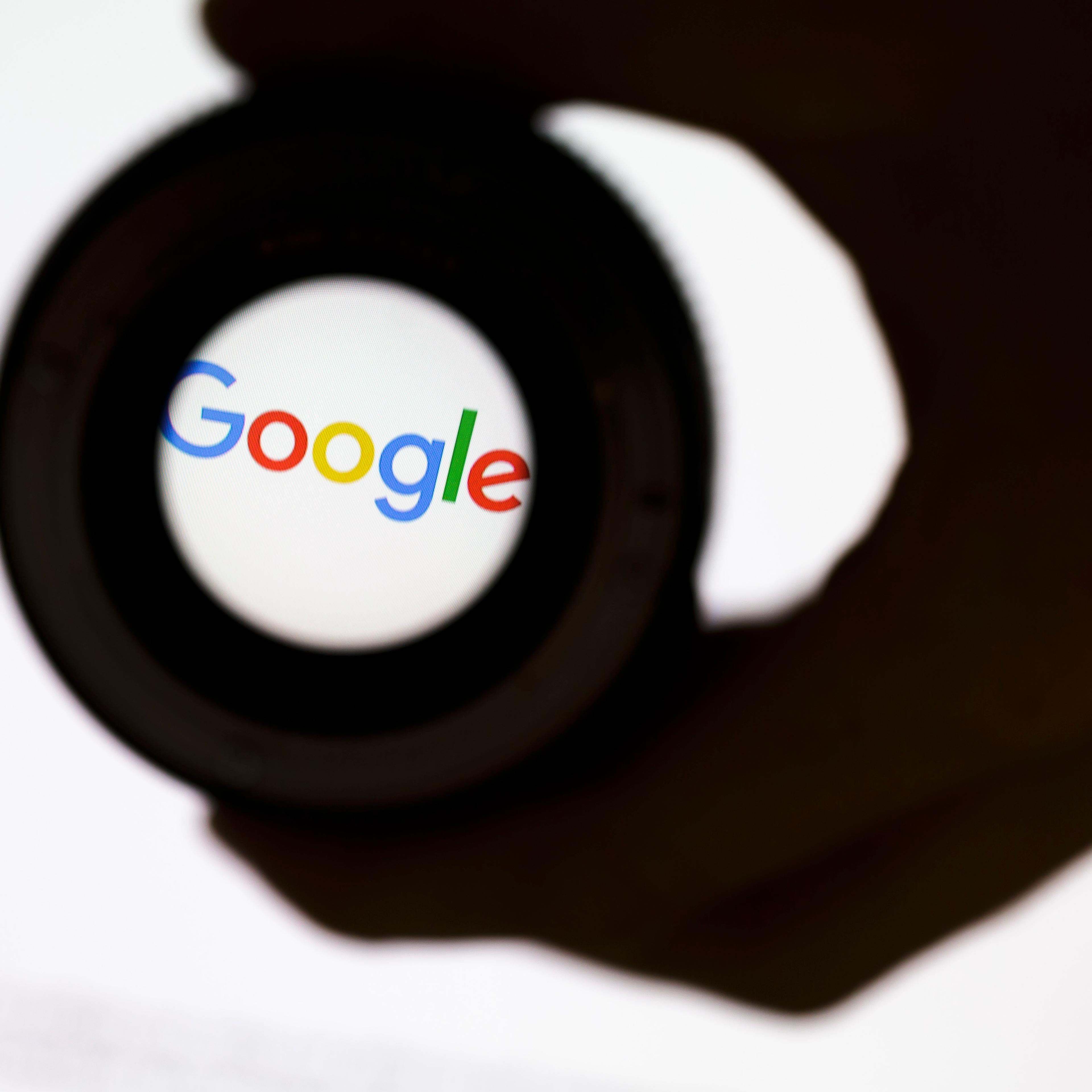 BERLIN, GERMANY - SEPTEMBER 03: Posed scene on the topic google, photo lens in front of the google company logo on September 03, 2015 in Berlin, Germany. Photo by Thomas Trutschel/Photothek via Getty Images)*** Local Caption ***
