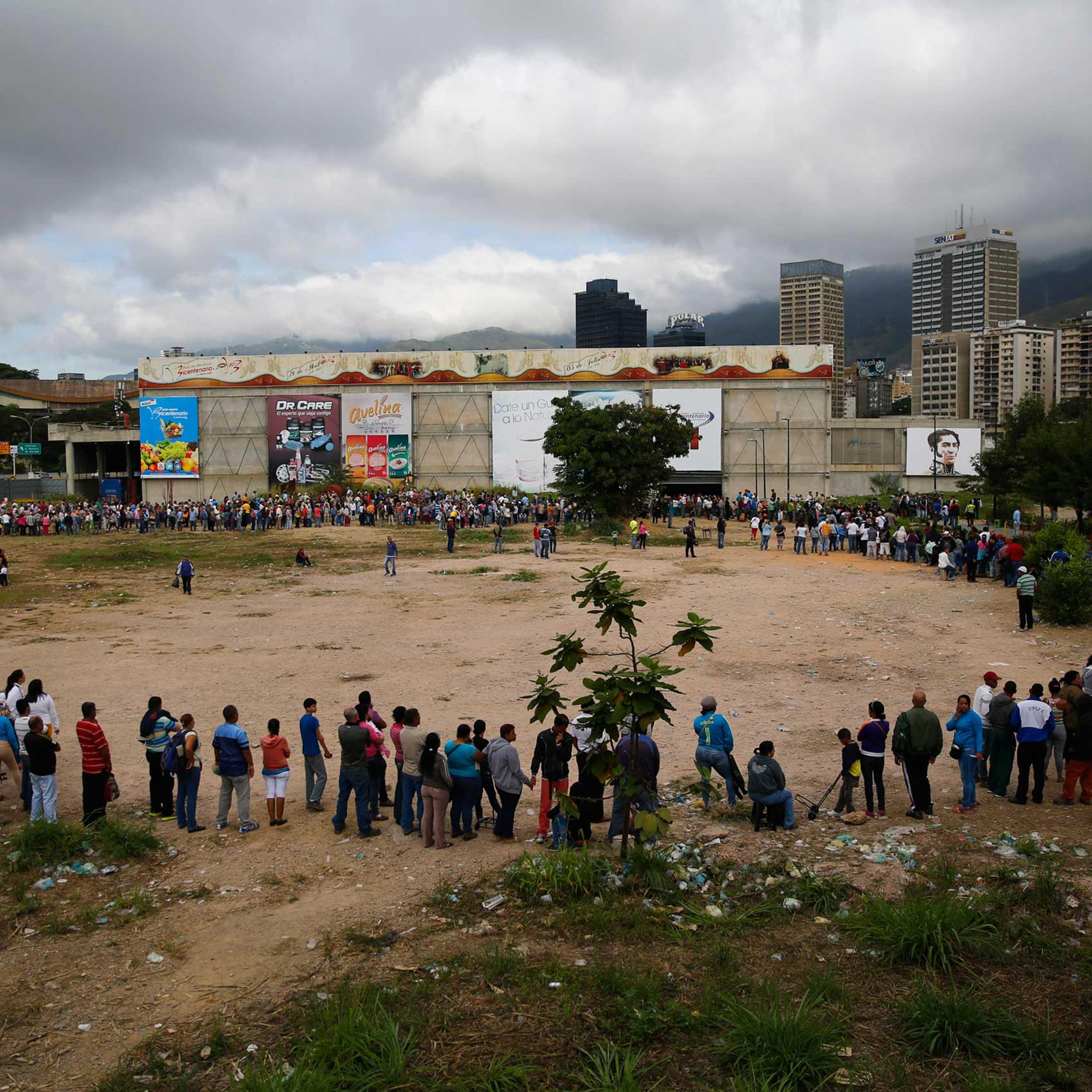People line up outside a state-run Bicentenario supermarket in Caracas, Jan. 9, 2015.