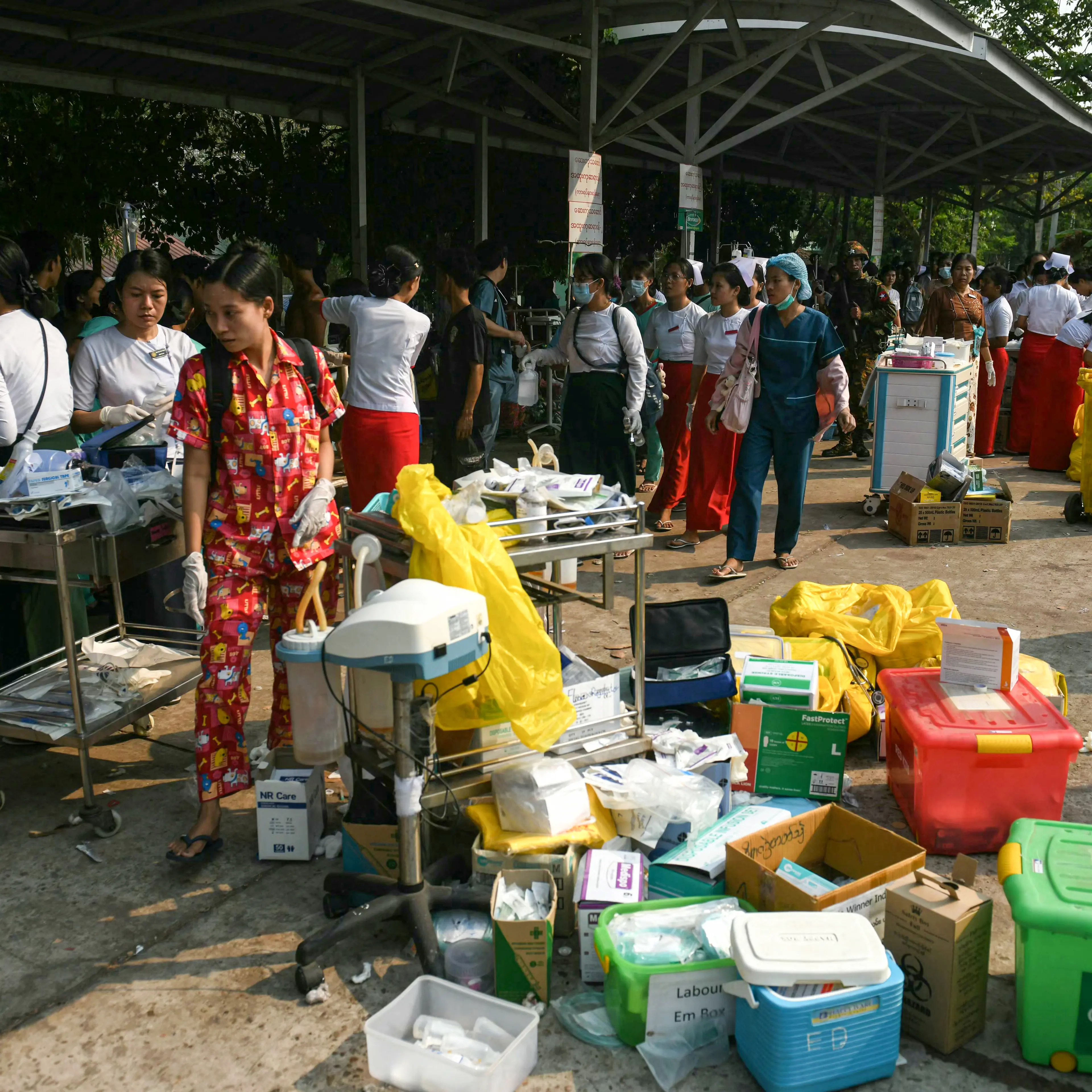 TOPSHOT-MYANMAR-THAILAND-QUAKE