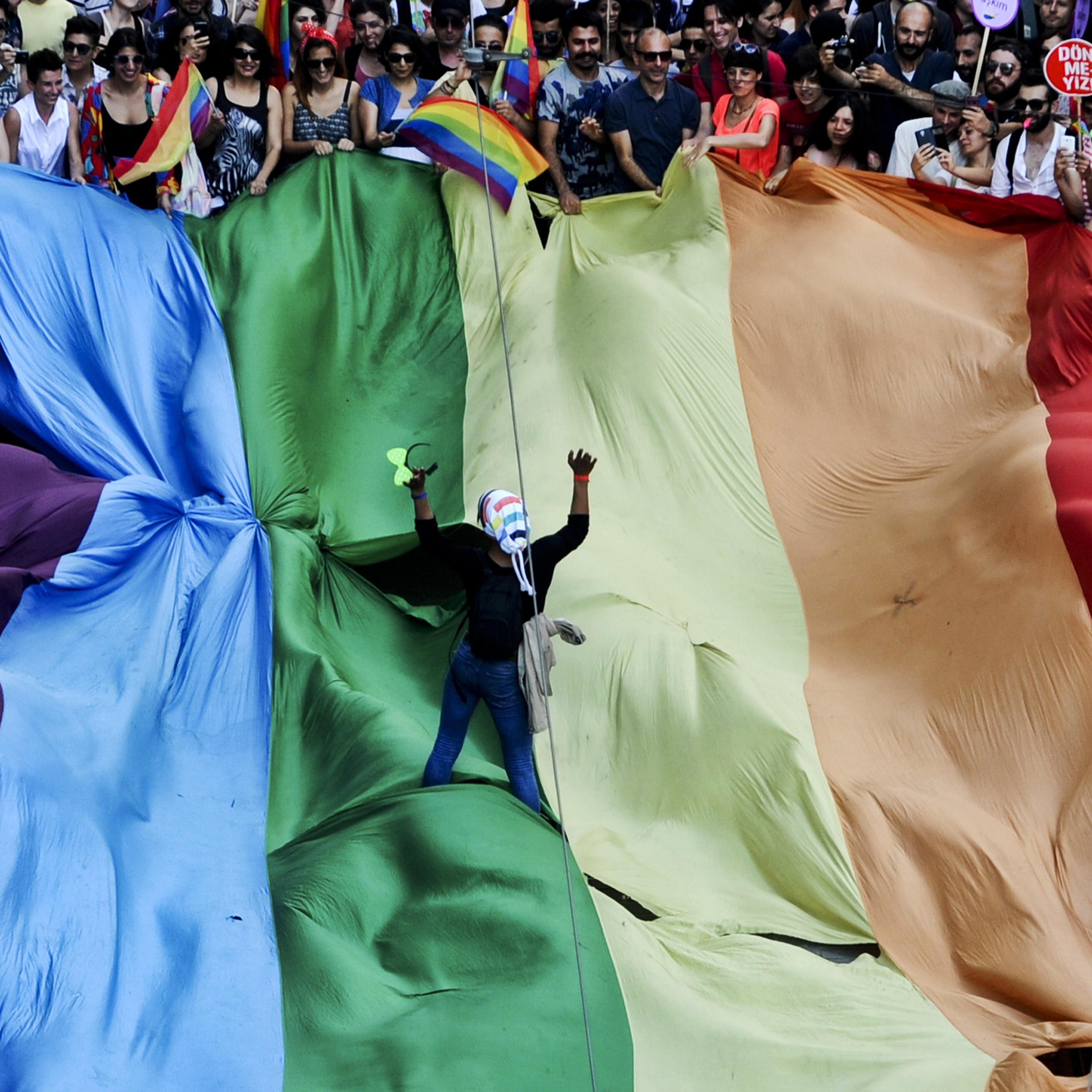TURKEY-HOMOSEXUALITY-RIGHTS-GAY-PRIDE
