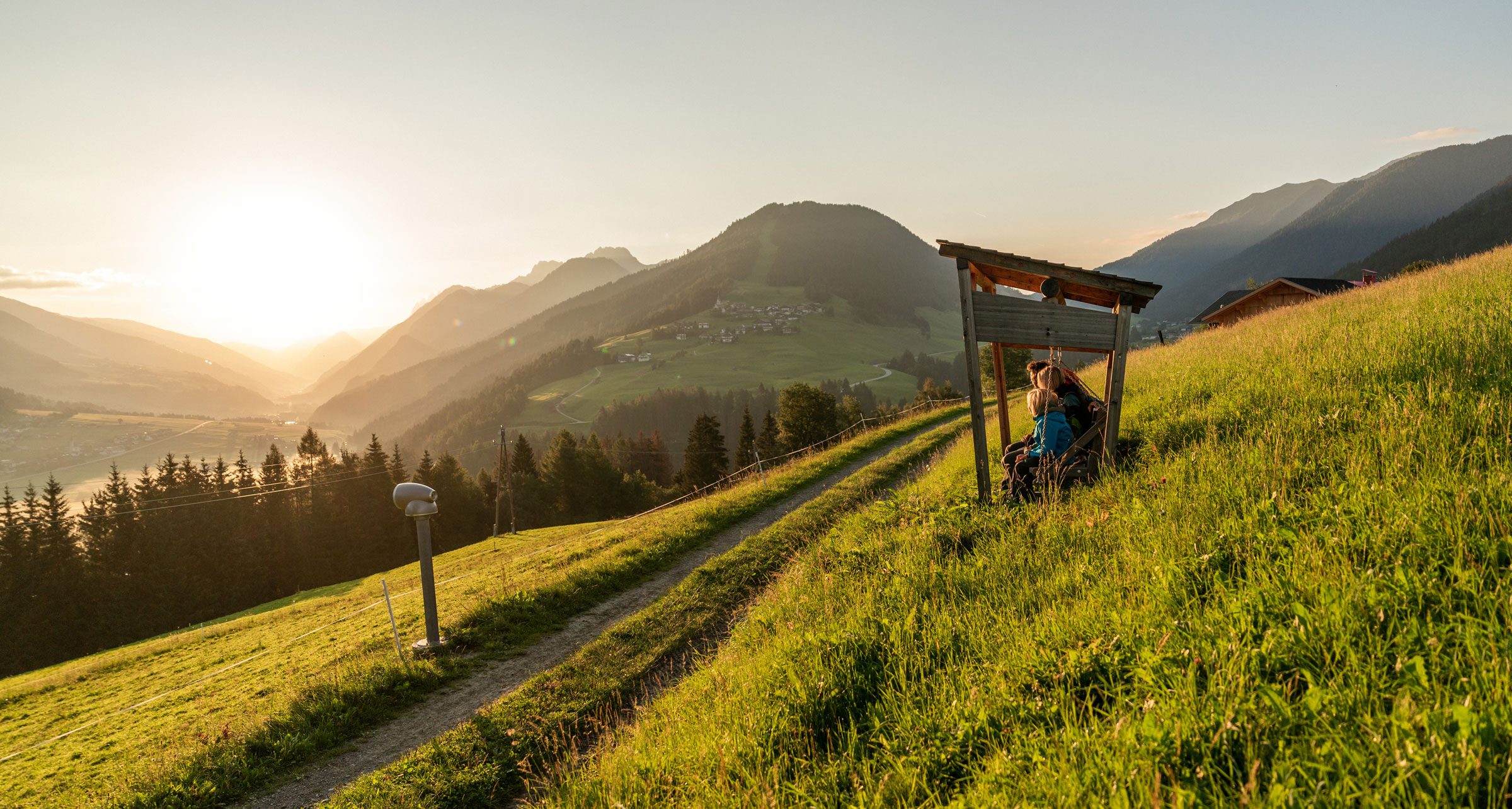 A family on the Höfe trail