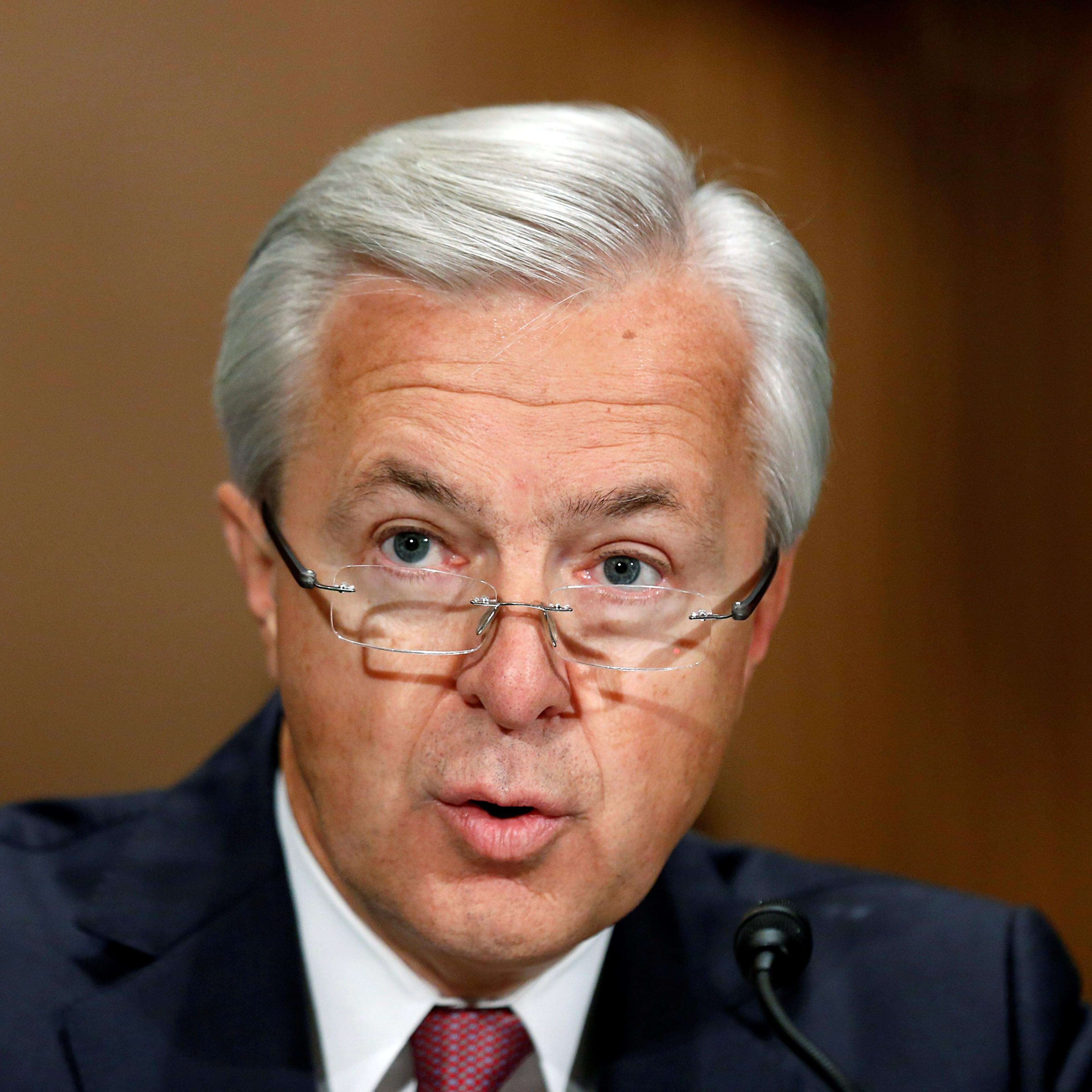 Wells Fargo CEO John Stumpf testifies before a Senate Banking Committee hearing on the firm's sales practices on Capitol Hill in Washington, Sept. 20, 2016.