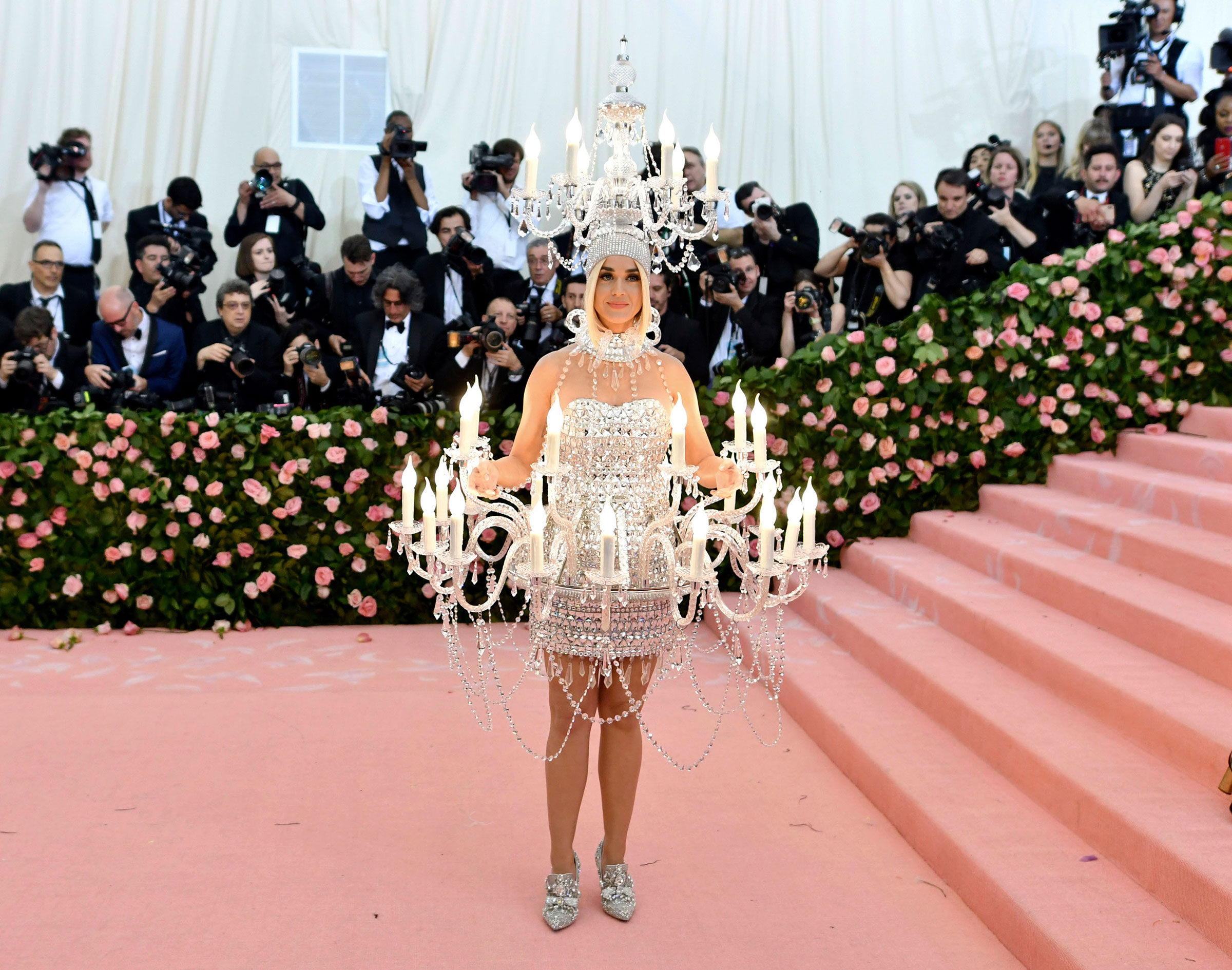 katy perry chandelier dress designer Katy Perry Dressed As a Chandelier on the Met Gala Red Carpet