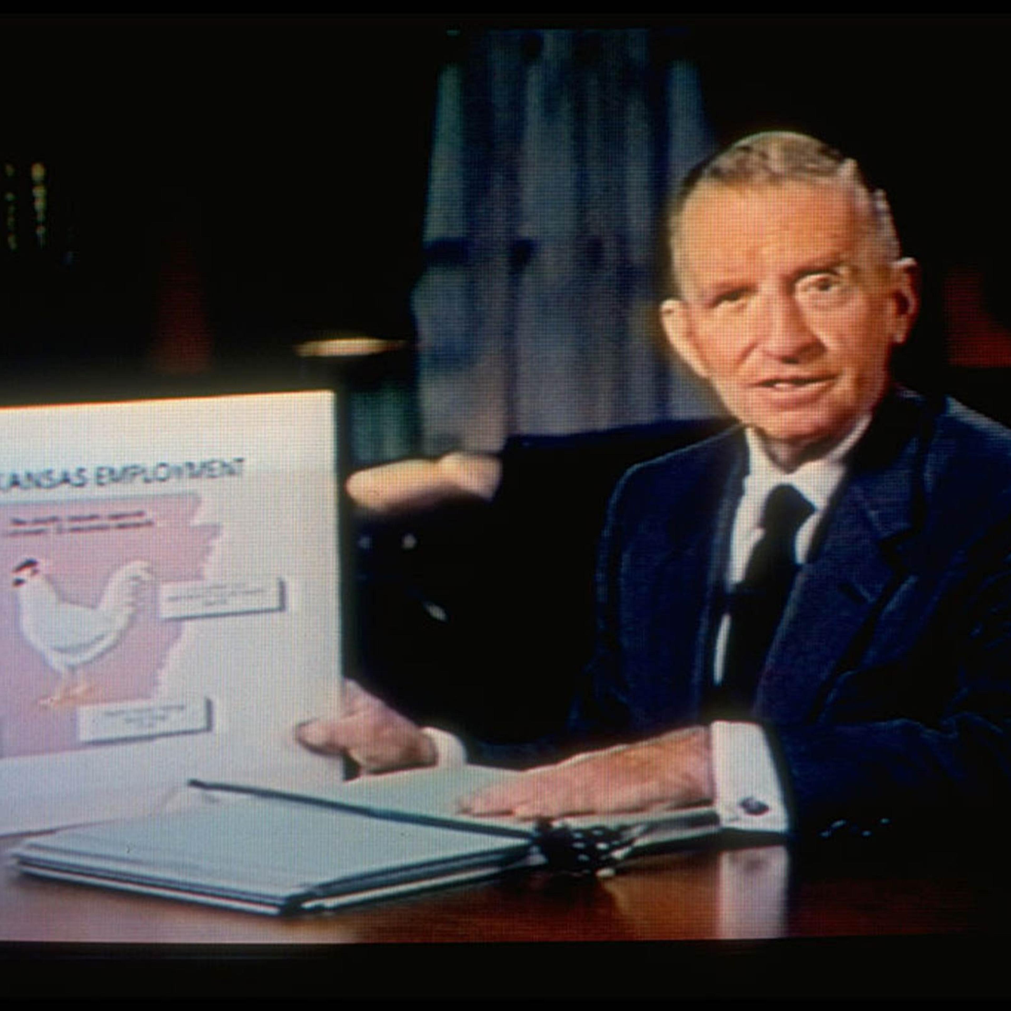Texas magnate Ross Perot displaying an Arkansas state employment record chart to attack candidate Bill Clinton in a self-financed TV program that aired on Nov. 1, 1992.