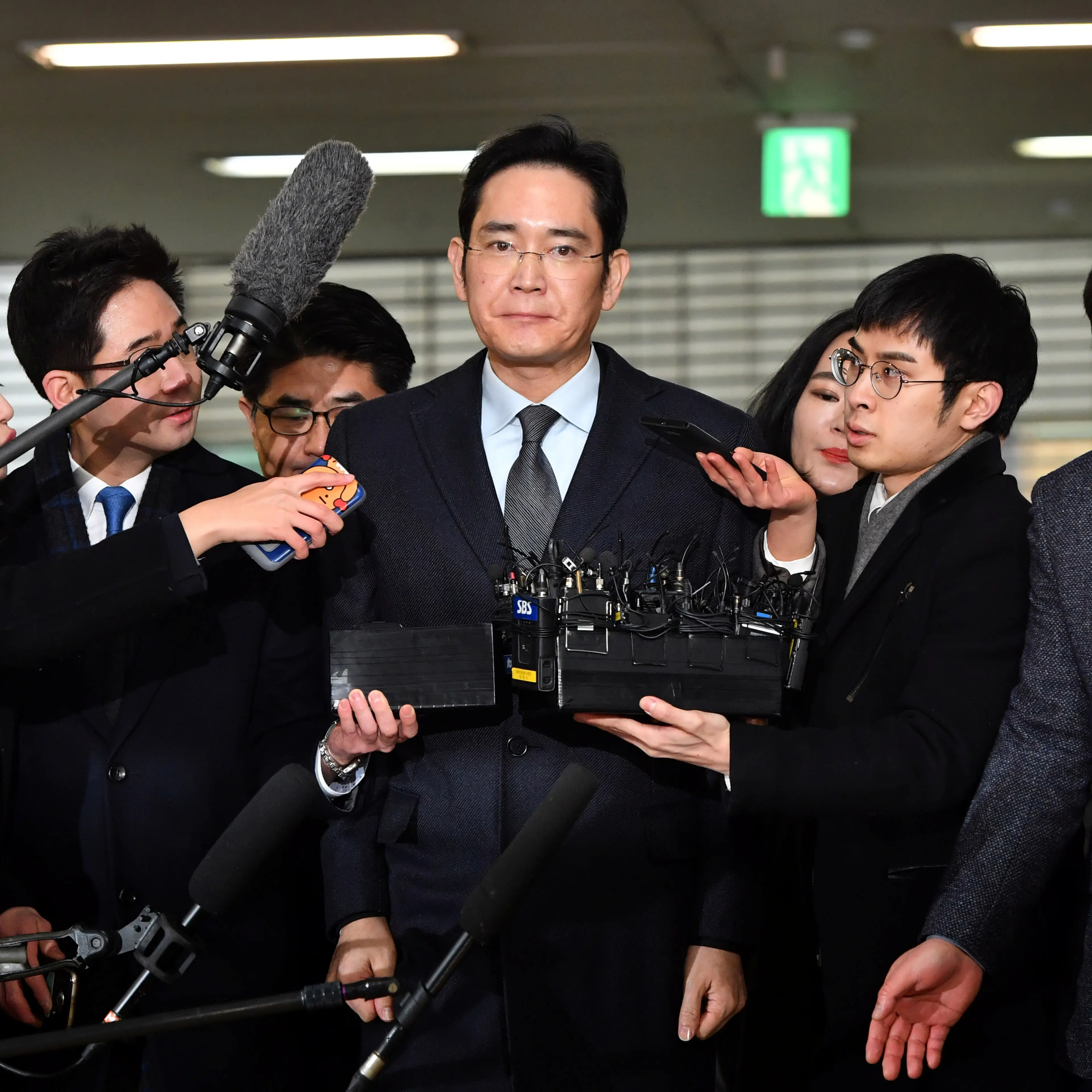 Lee Jae-yong vice chairman of Samsung Electronics arrives to be questioned as a suspect in a corruption scandal that led to the impeachment of President Park Geun-Hye, at the office of the independent counsel in Seoul