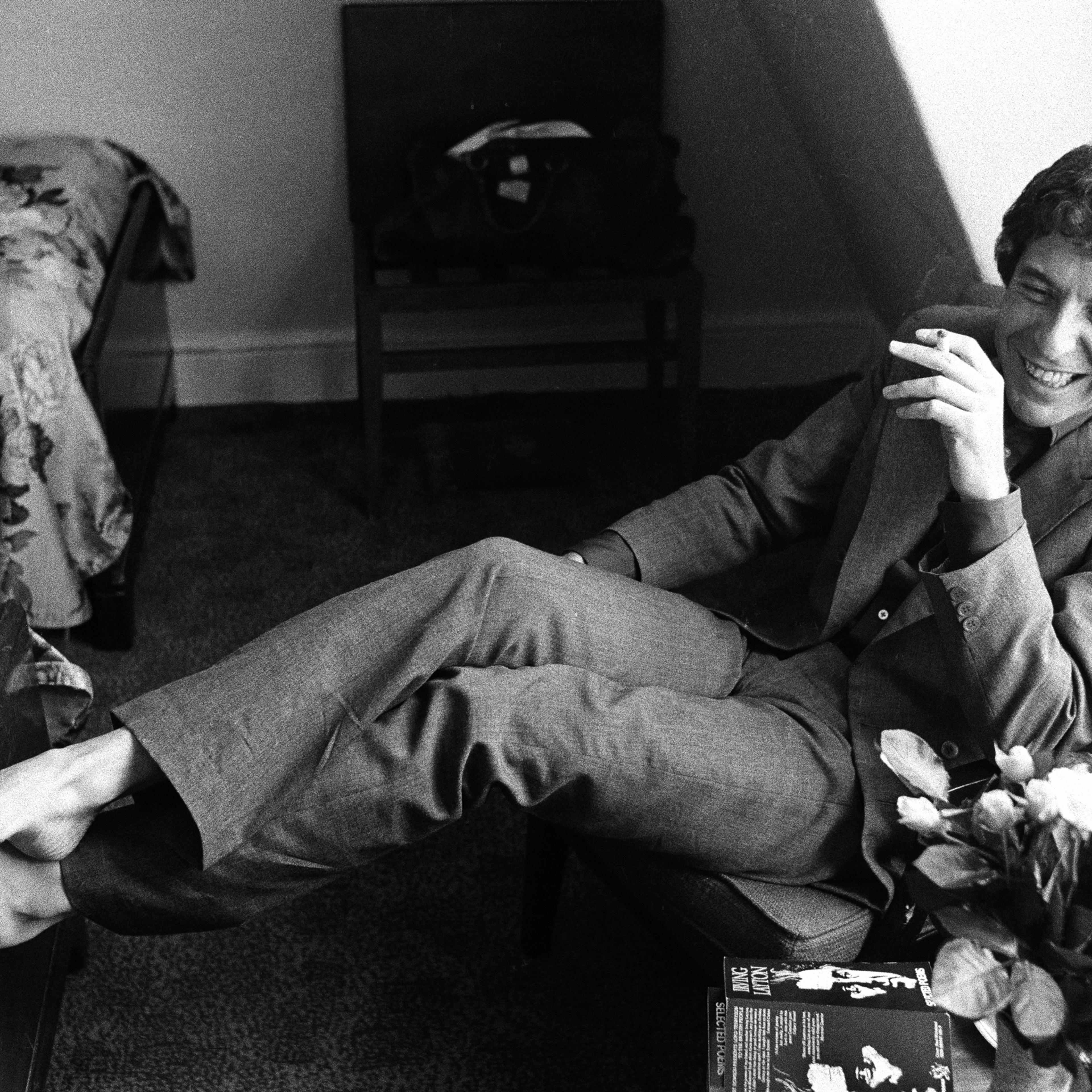 Canadian singer-songwriter Leonard Cohen, London, June 1974. (Photo by Michael Putland/Getty Images)