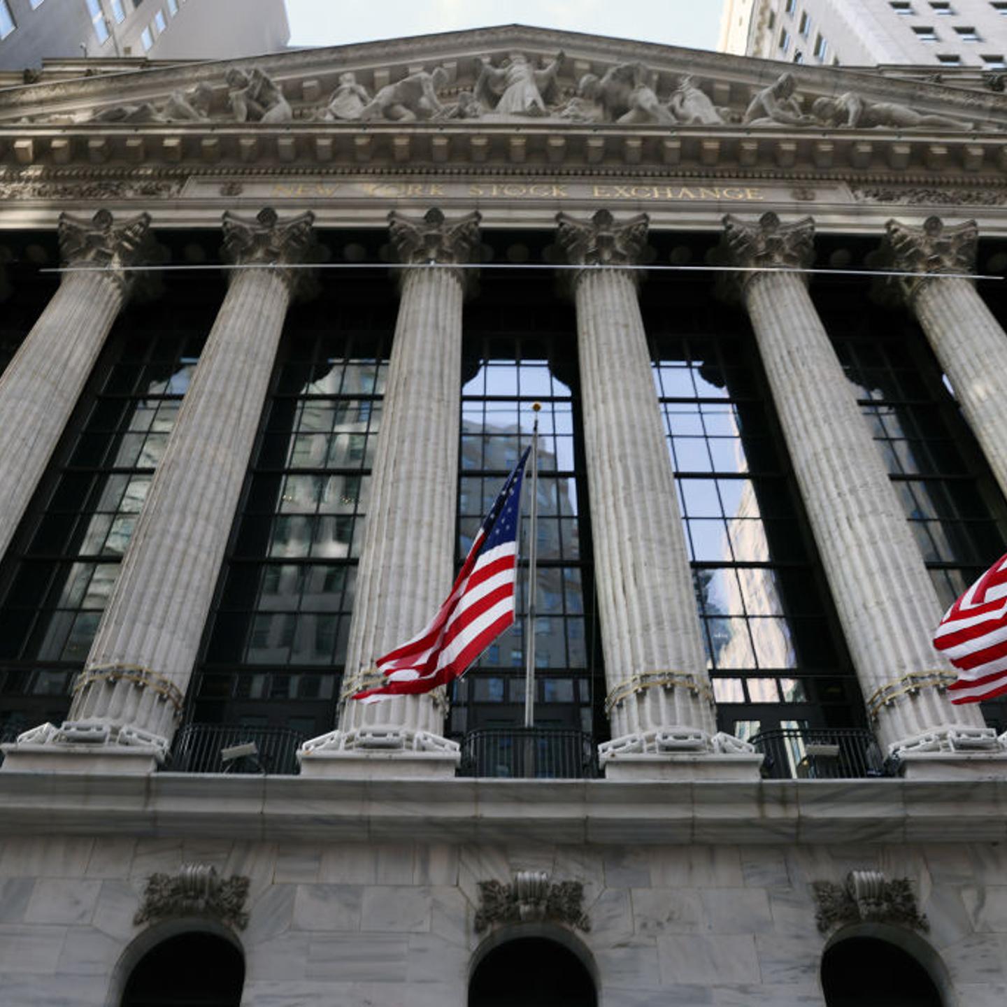 Markets Remain Volatile As Platforms Block Trades Of Certain Stocks
