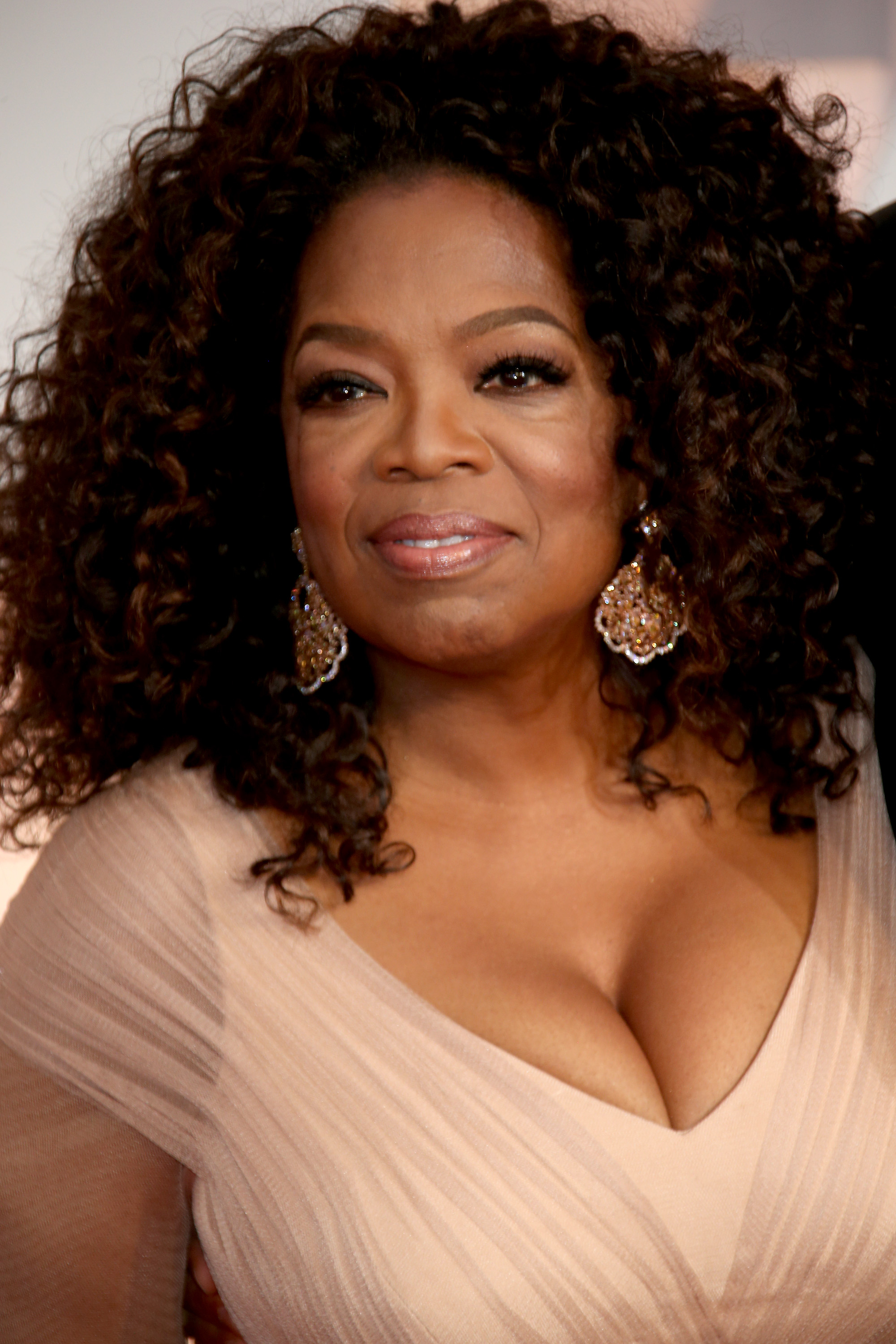 HOLLYWOOD, CA - FEBRUARY 22: Oprah Winfrey arrives at the 87th Annual Academy Awards at Hollywood & Highland Center on February 22, 2015 in Los Angeles, California. (Photo by Dan MacMedan/WireImage) *** Local Caption *** Oprah Winfrey