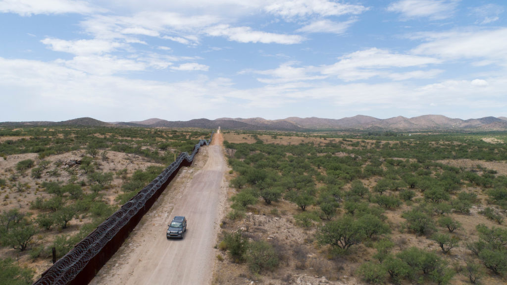 US-POLITICS-IMMIGRATION-CHARITY-MIGRANTS