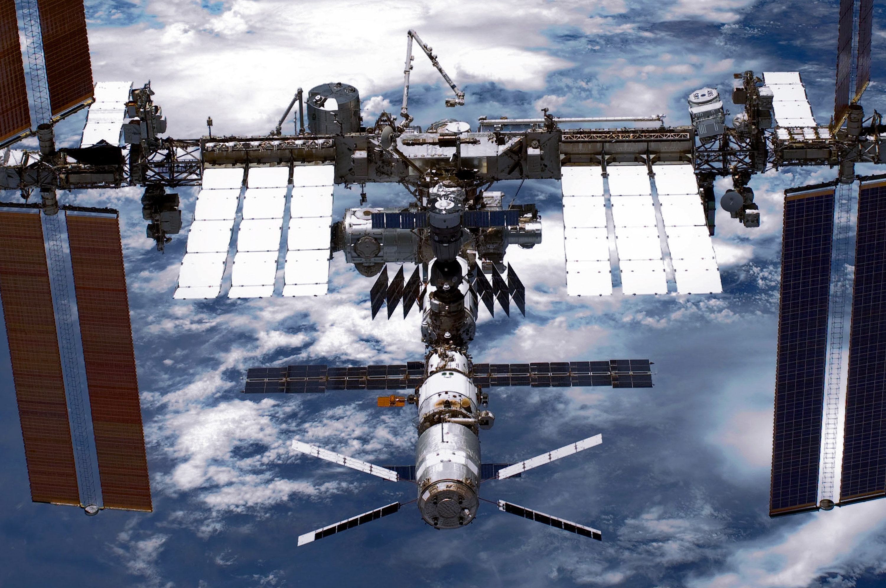 Space Shuttle Endeavour Makes Last Trip To ISS Under Command Of Astronaut Mark Kelly