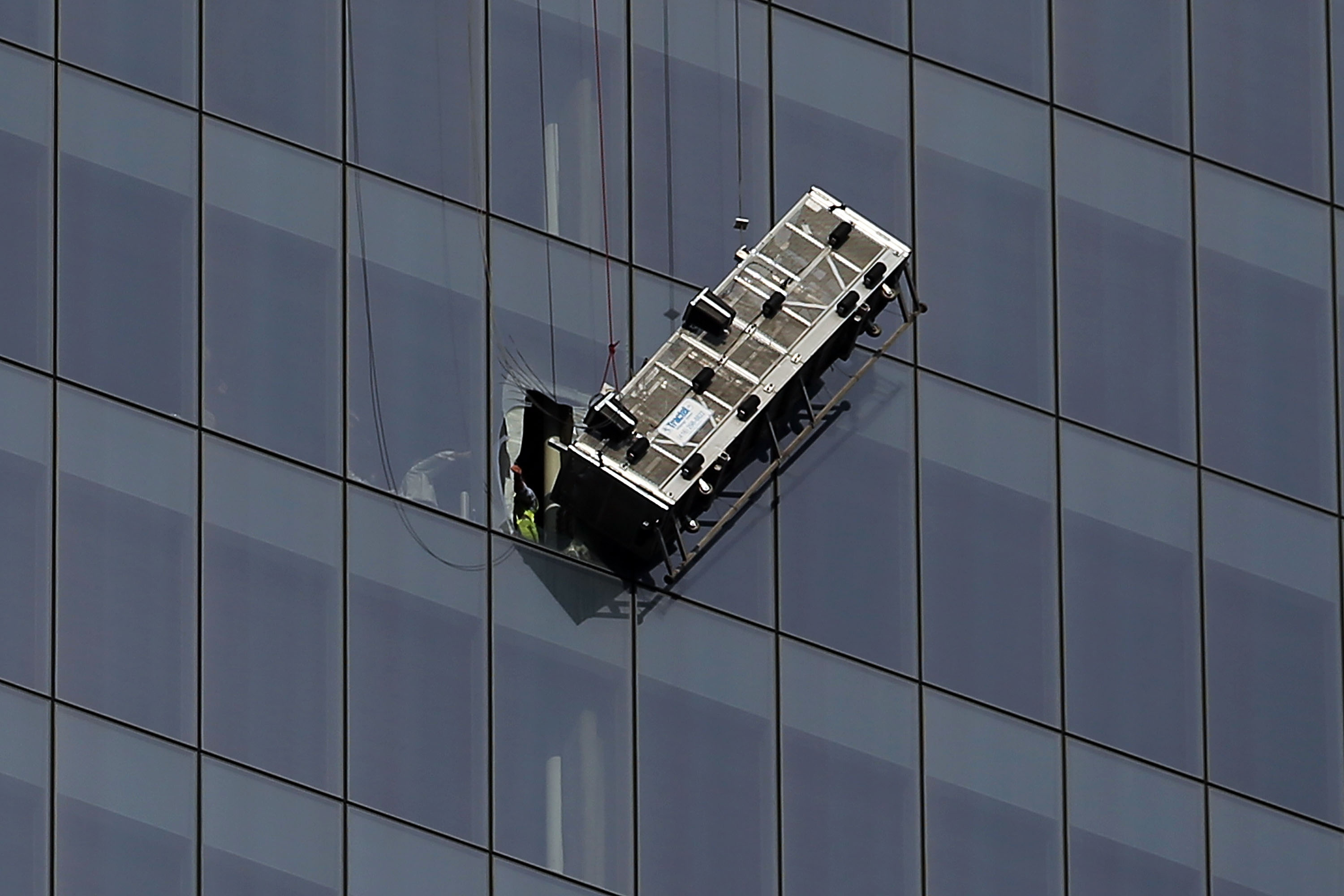 One World Trade Center Window Washers Trapped In Dangling Scaffolding
