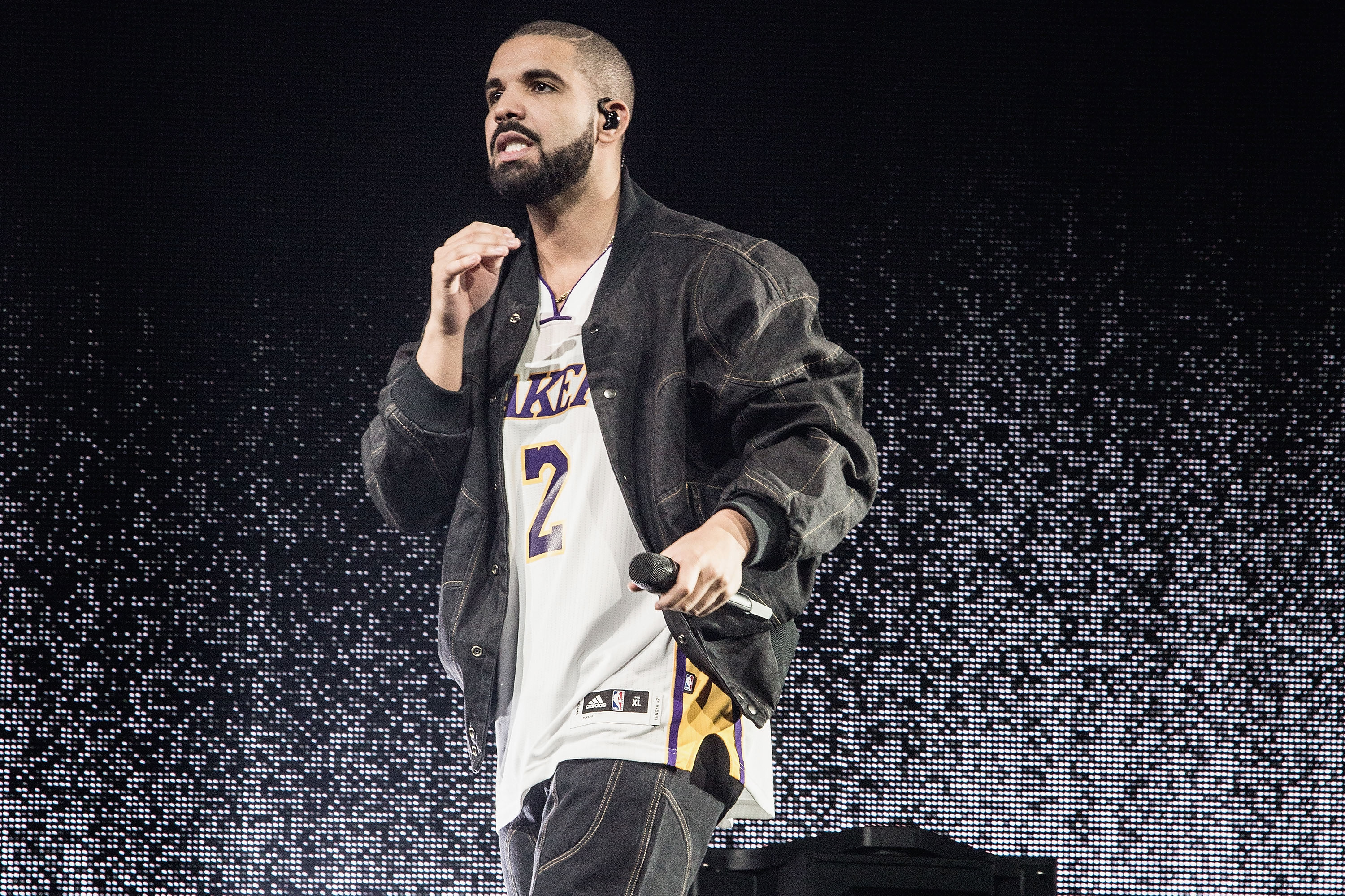 Drake Sets Record with 13 American Music Award Nominations