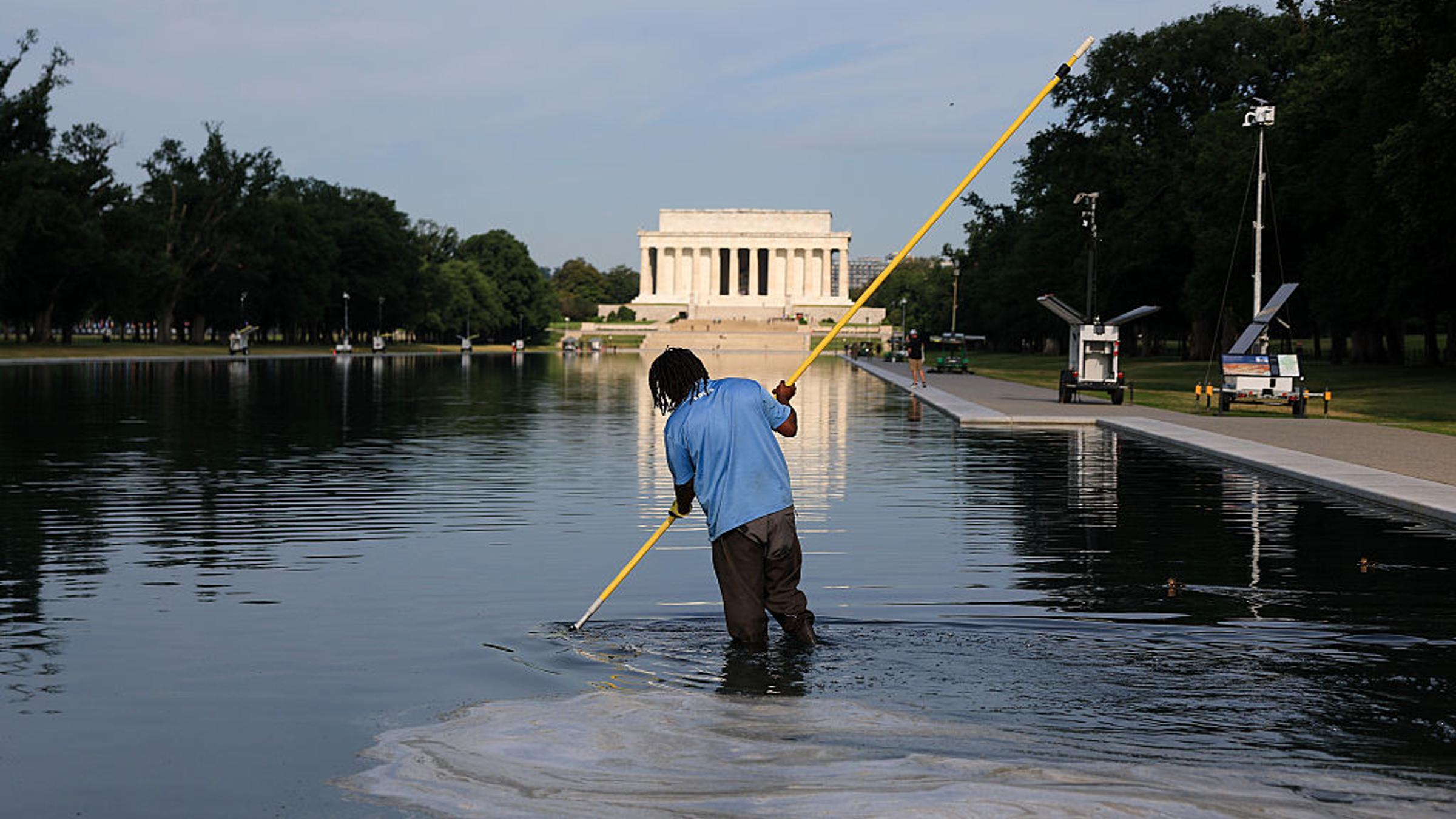 Reparatur des Lincoln Memorial Reflecting Pool an denselben Auftragnehmer ...