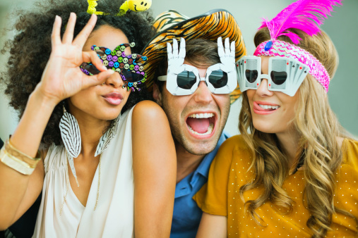 smiling-people-sunglasses