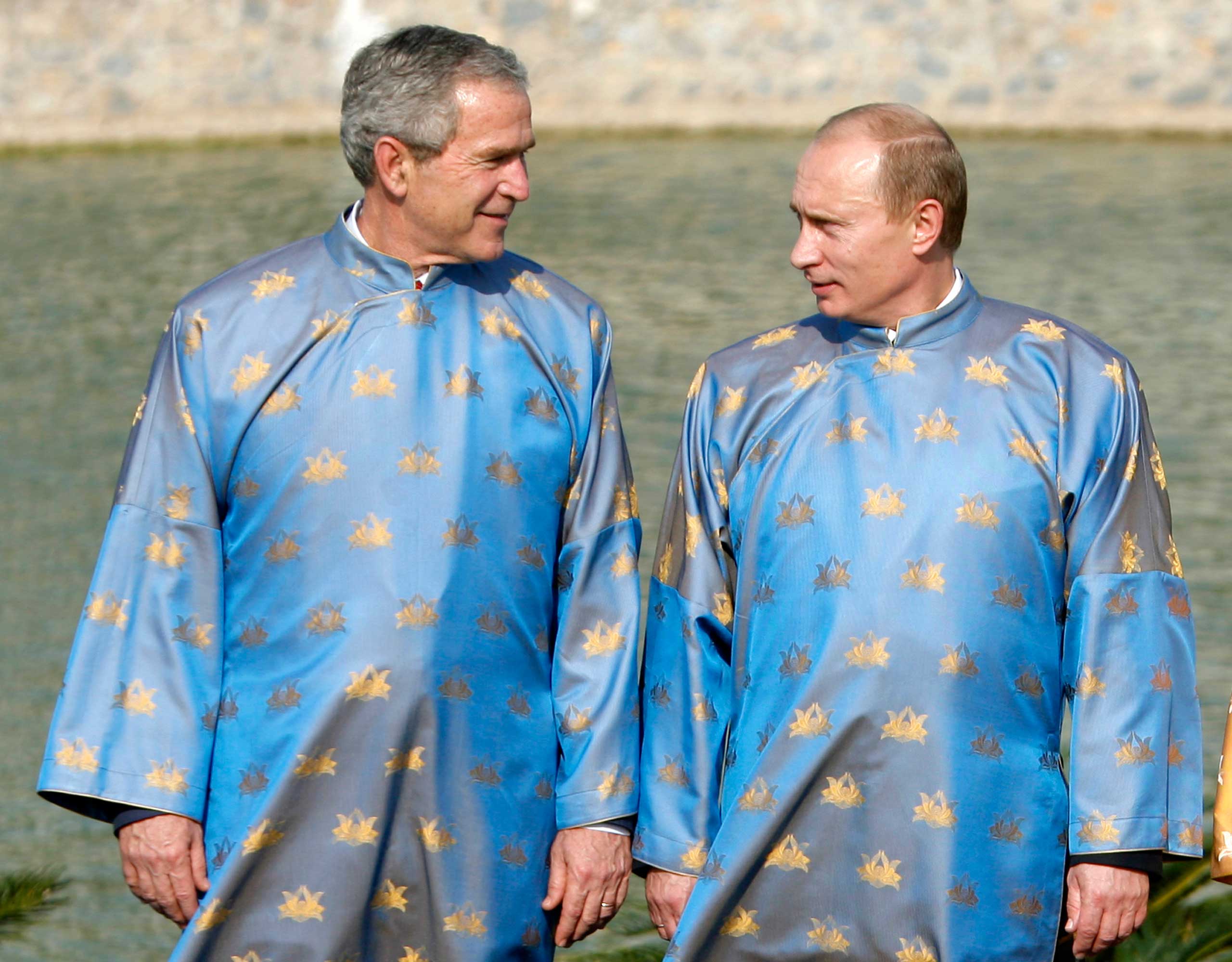 U.S. President George W. Bush talks with and Russian President Vladimir Putin during the official photograph for the APEC Summit in Hanoi