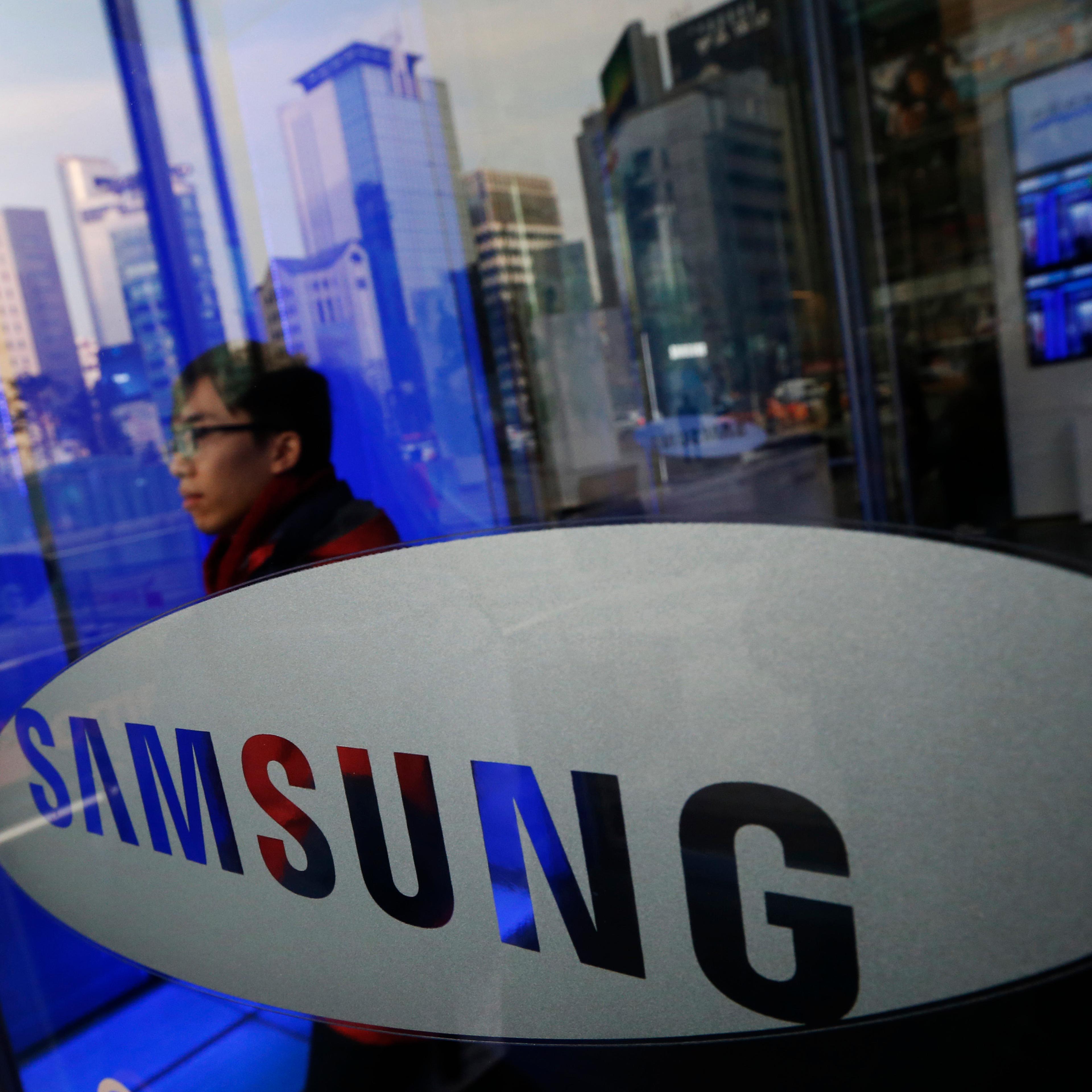 Samsung Electronics may reveal its 'gear glass' — a competitor to Google glasses.