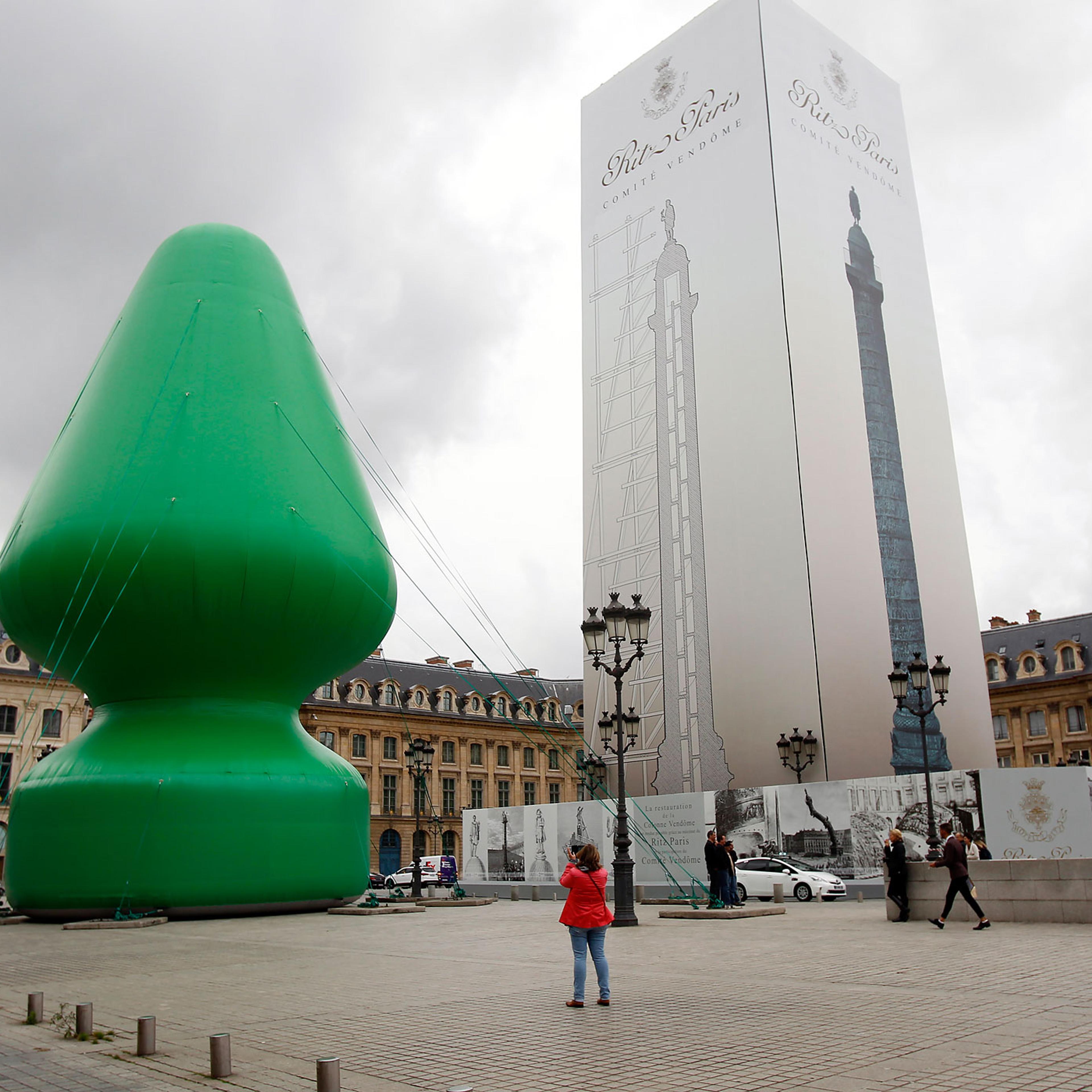 'Tree' By Paul McCarthy - Monumental Artwork At Place Vendome In Paris