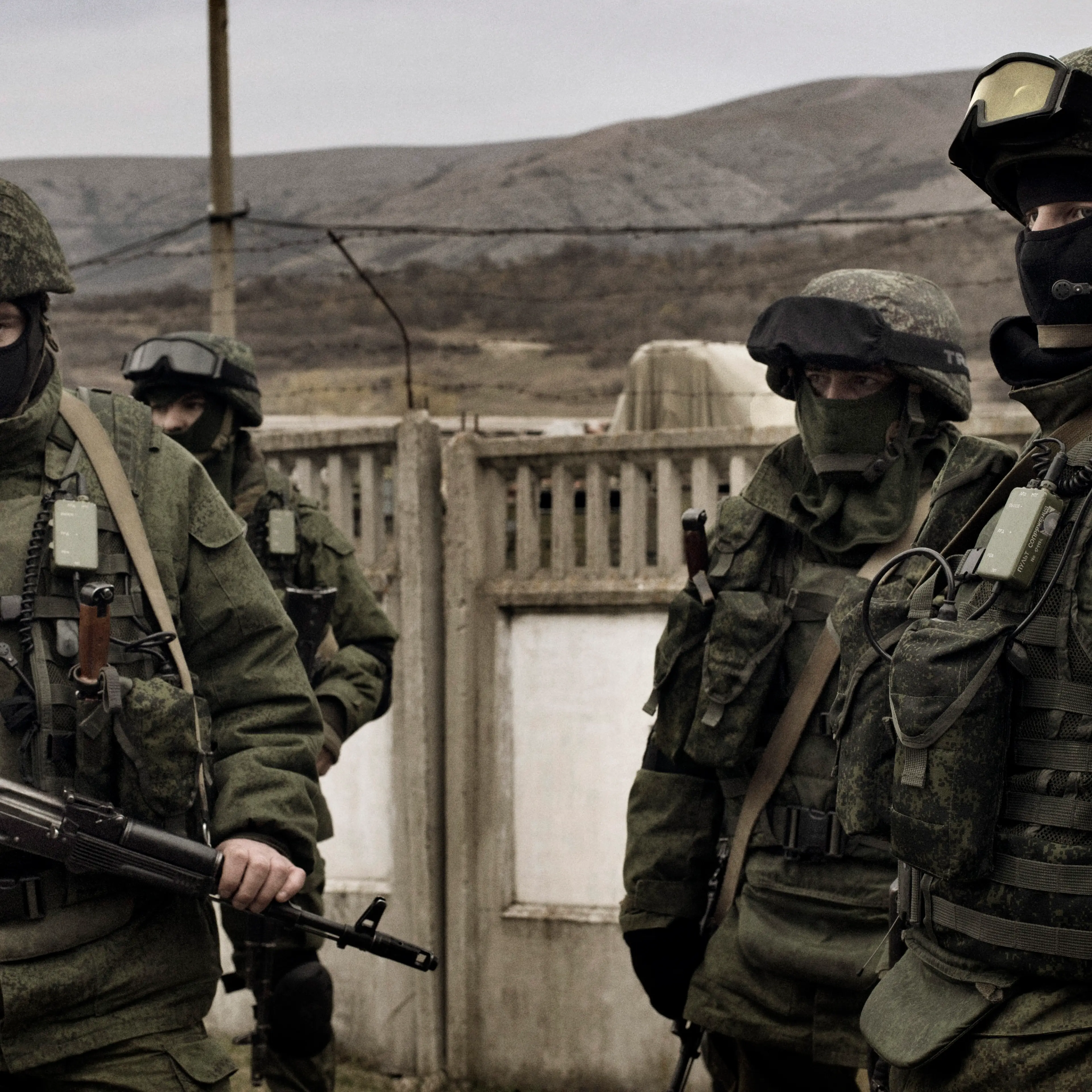 RUSSIAN TROOPS IN PEREVALNOYE