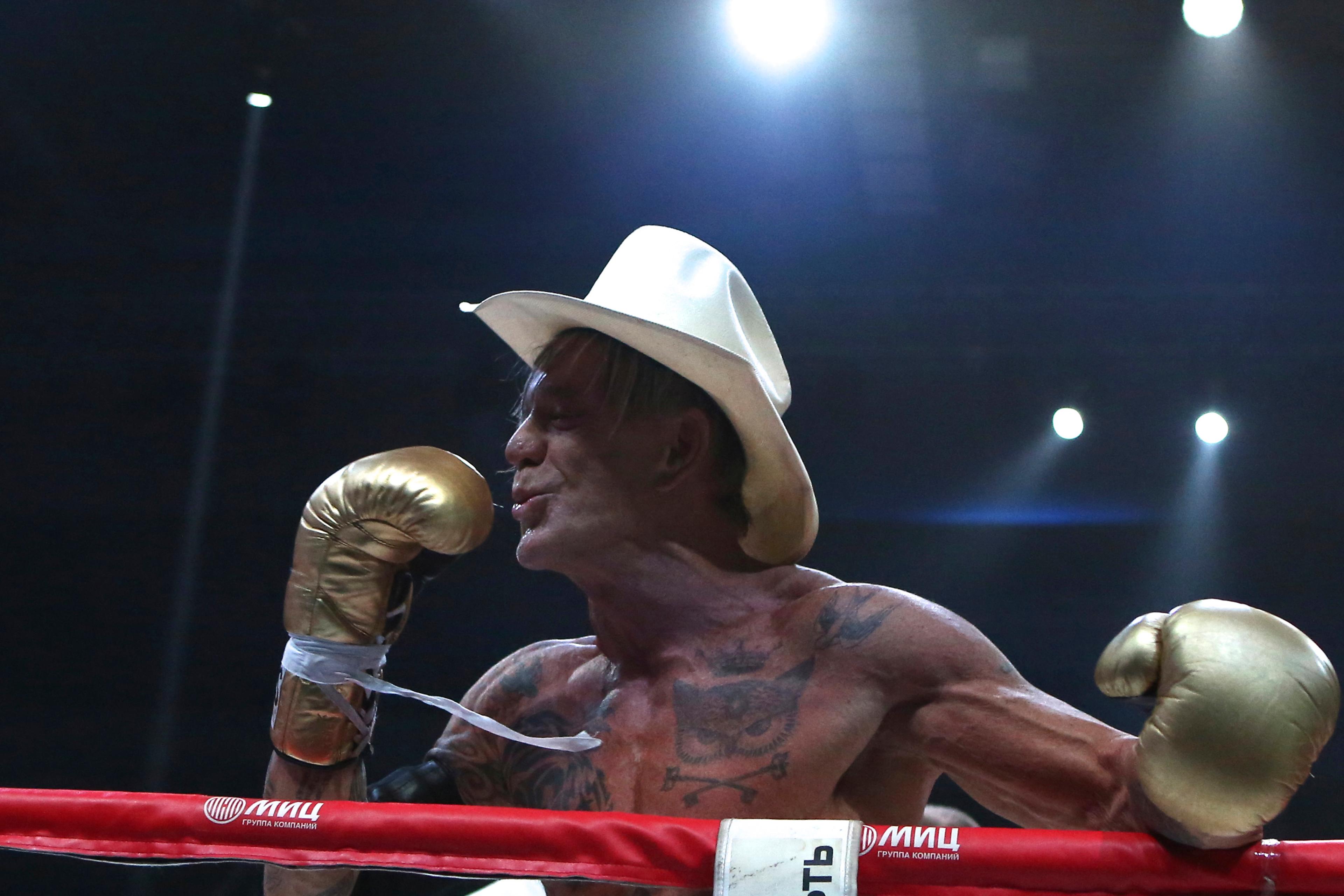 Mickey Rourke Toothless Mickey Rourke Boxing: Wrestler Star Defeats 29-Year-Old