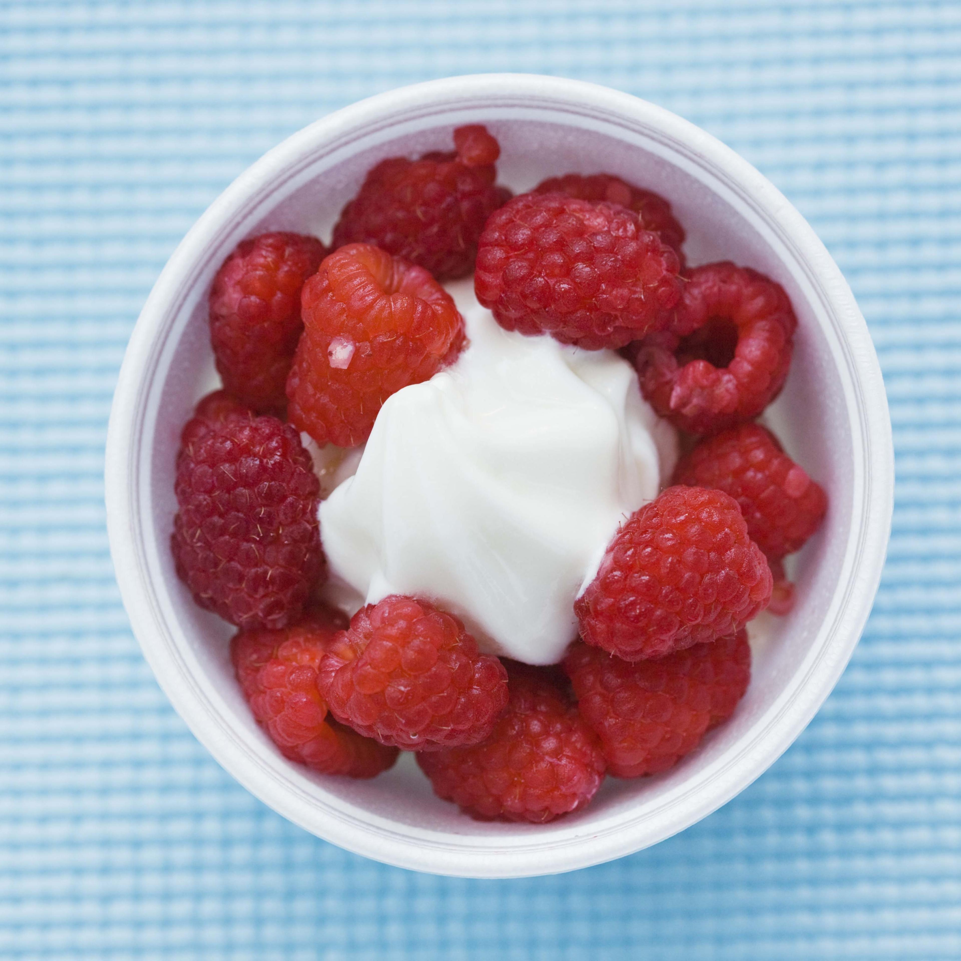 Yogurt with raspberries