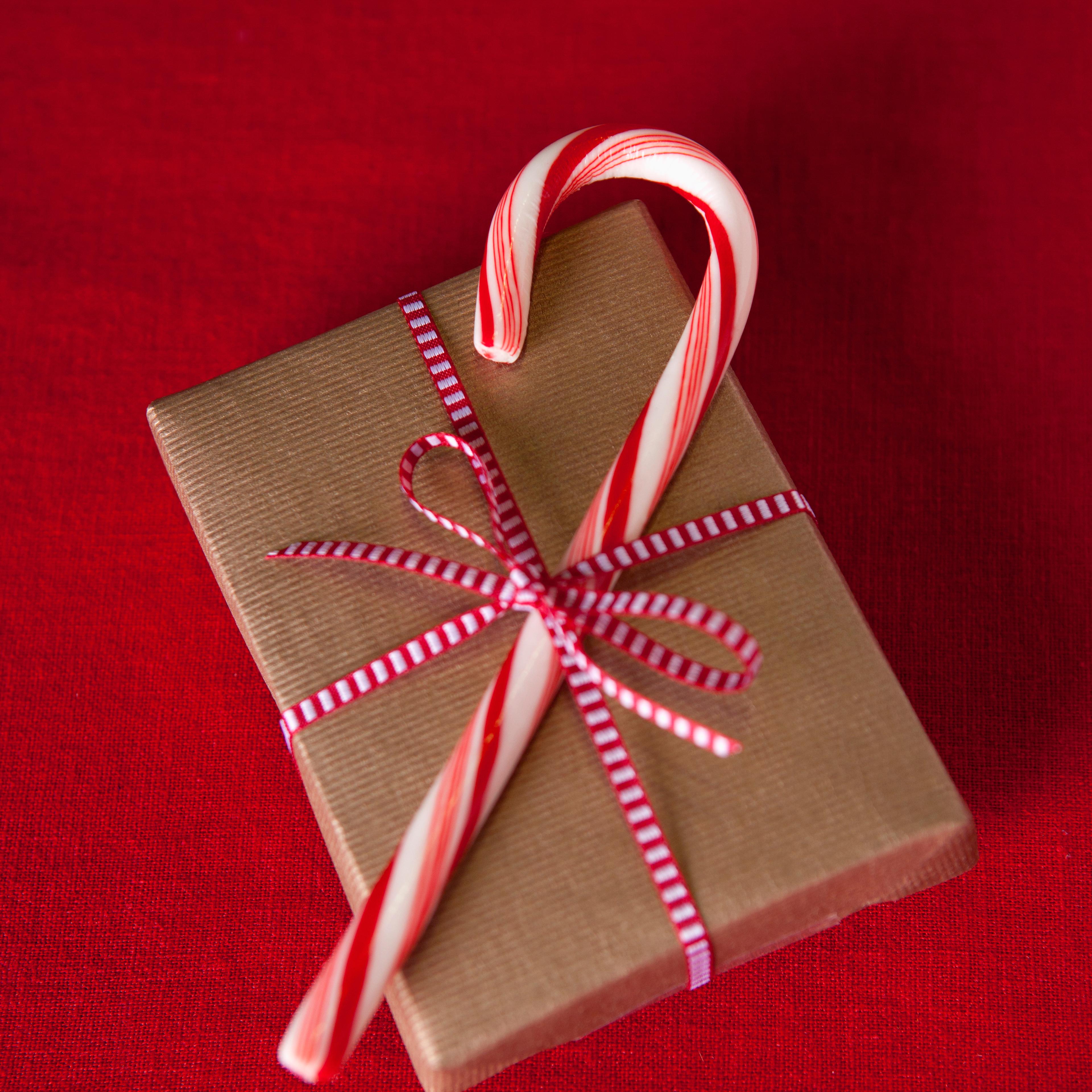 holiday-gift-box-candy-cane
