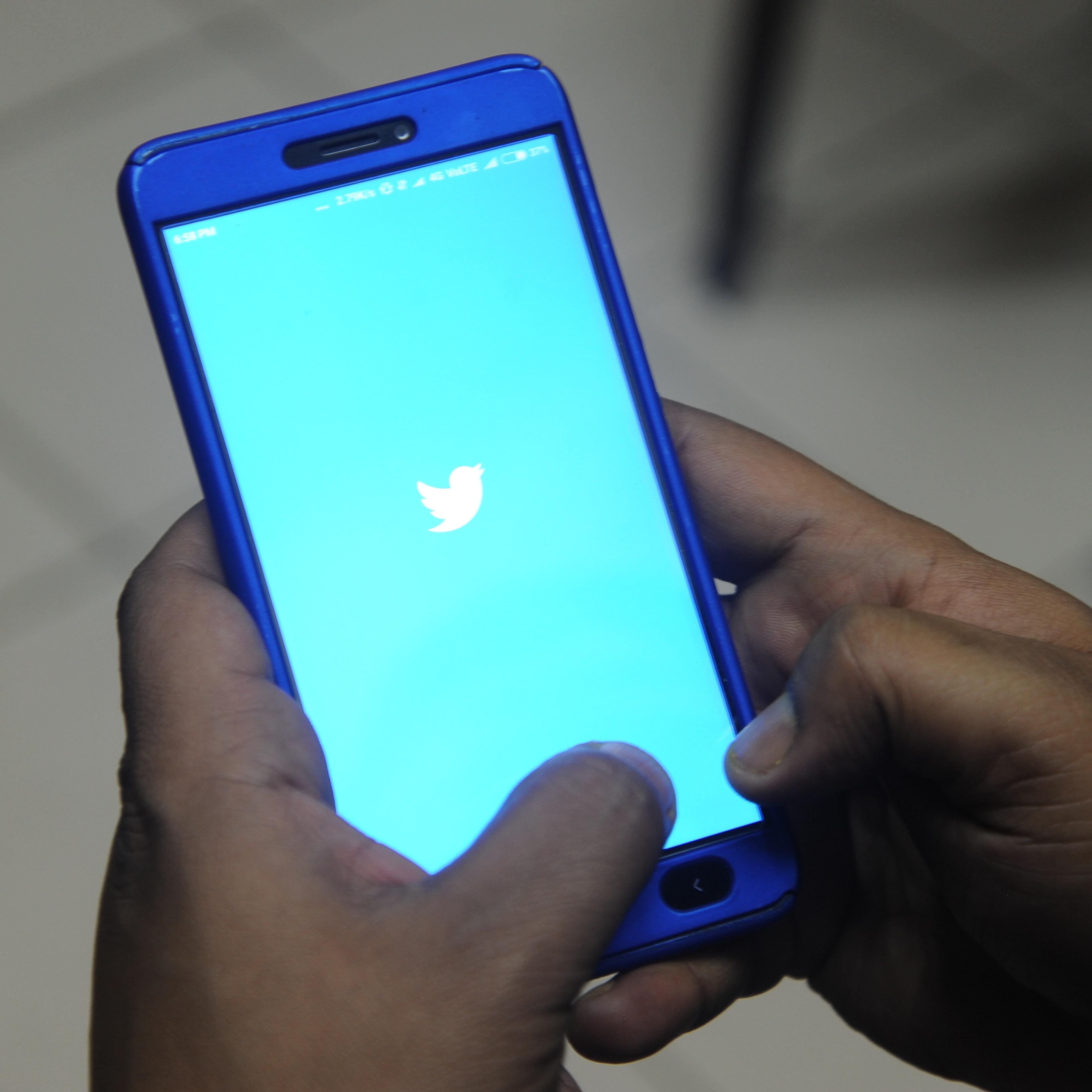 Twitter-user-India-phone-screen