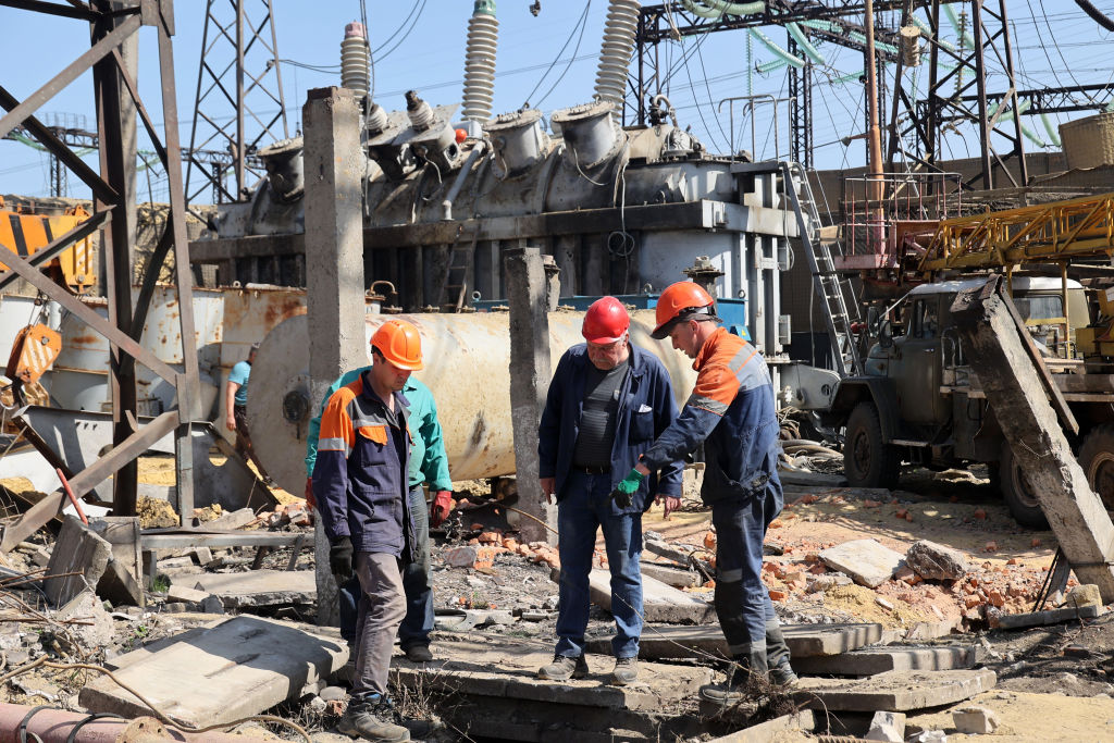 Repairing energy facilities in Kharkiv