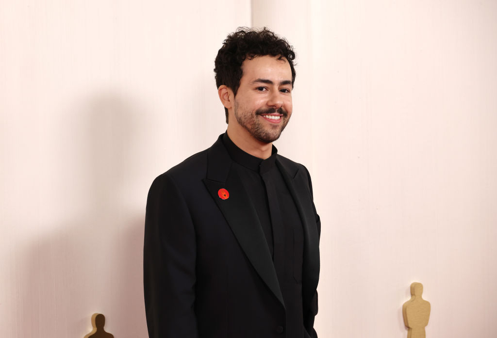 Stars Wear Red Pins to the Oscars to Call for Ceasefire