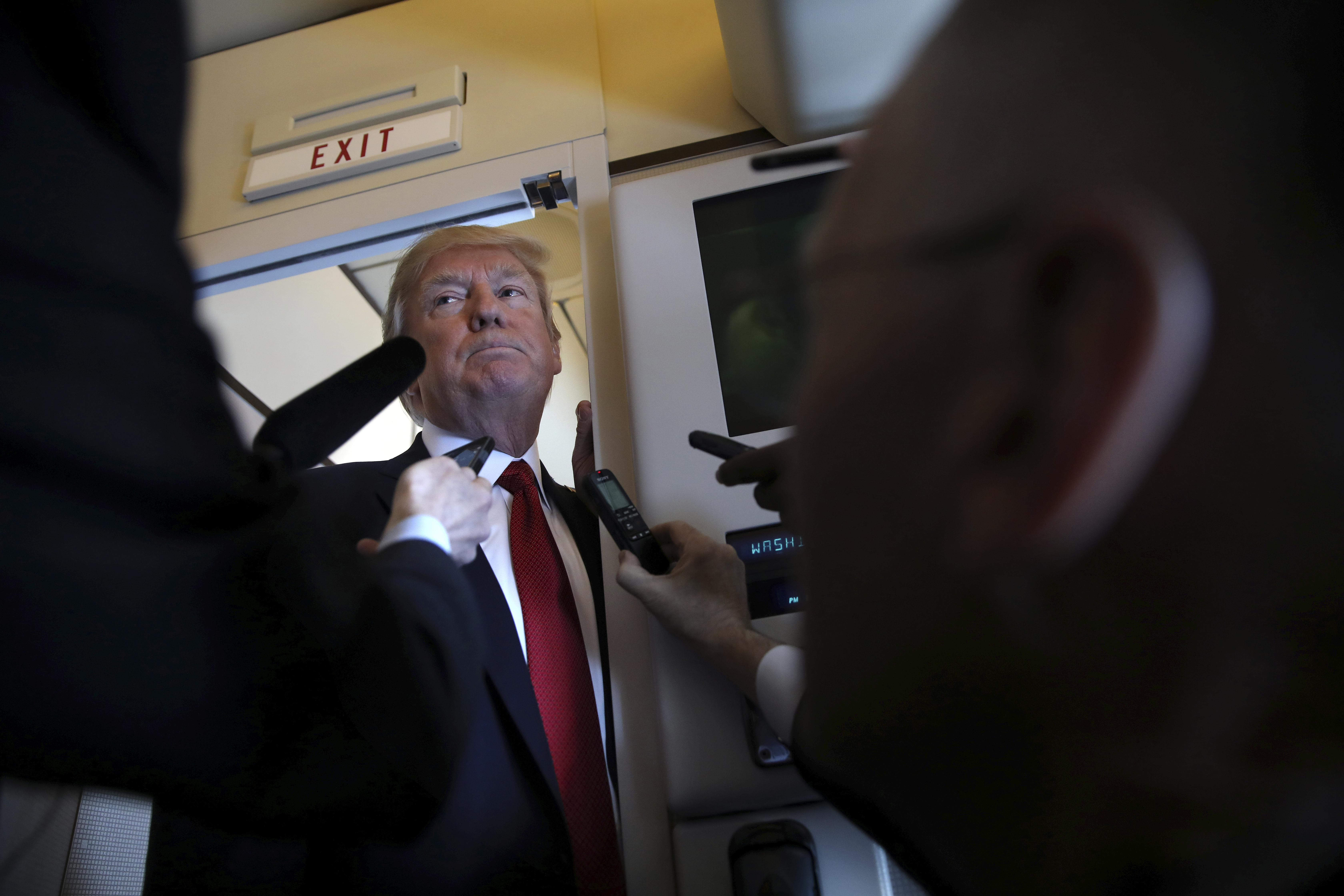 president-donald-trump-air-force-one-syria-assad