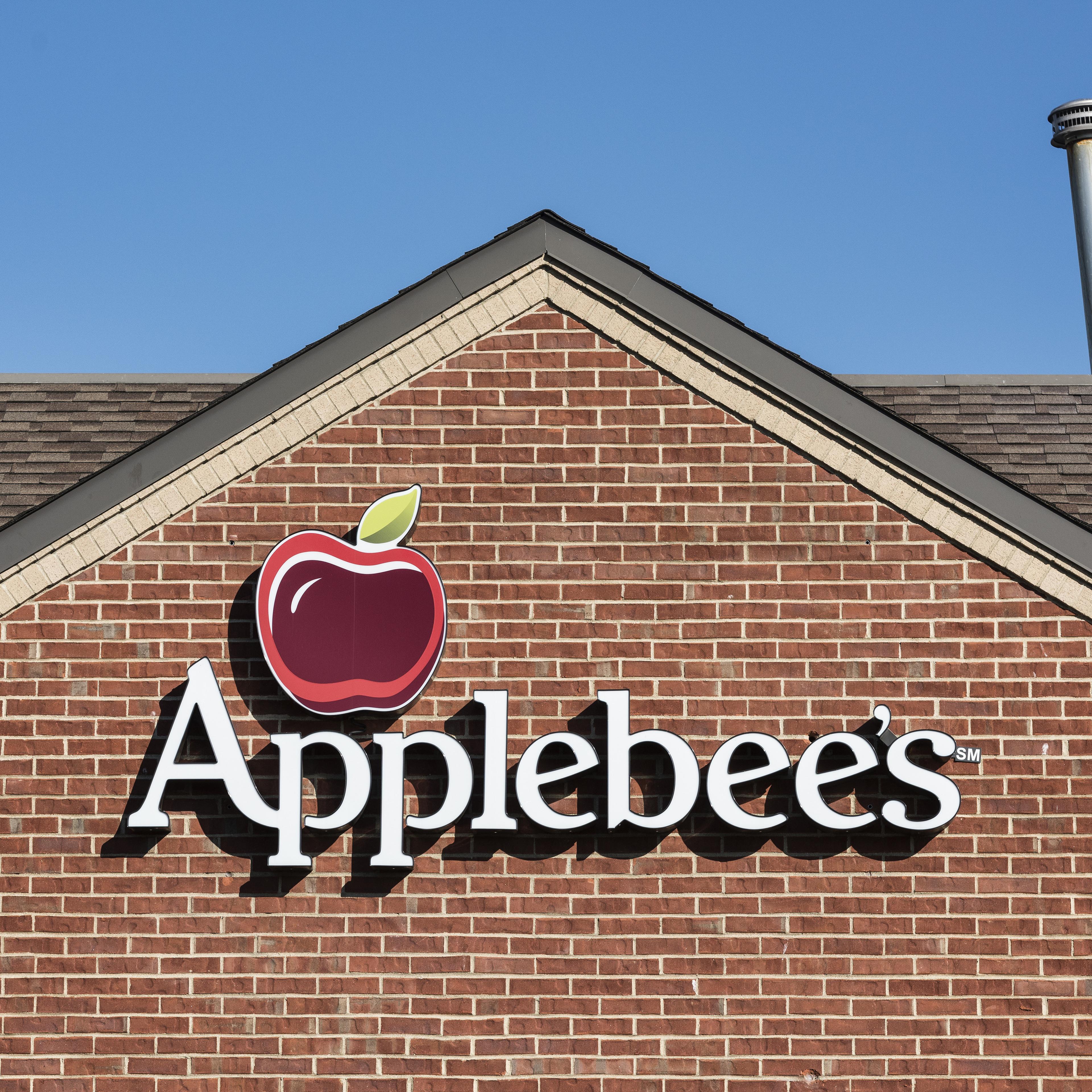POUGHKEEPSIE, NEW YORK, UNITED STATES - 2014/10/25: Applebee's restaurant exterior logo. (Photo by John Greim/LightRocket via Getty Images)