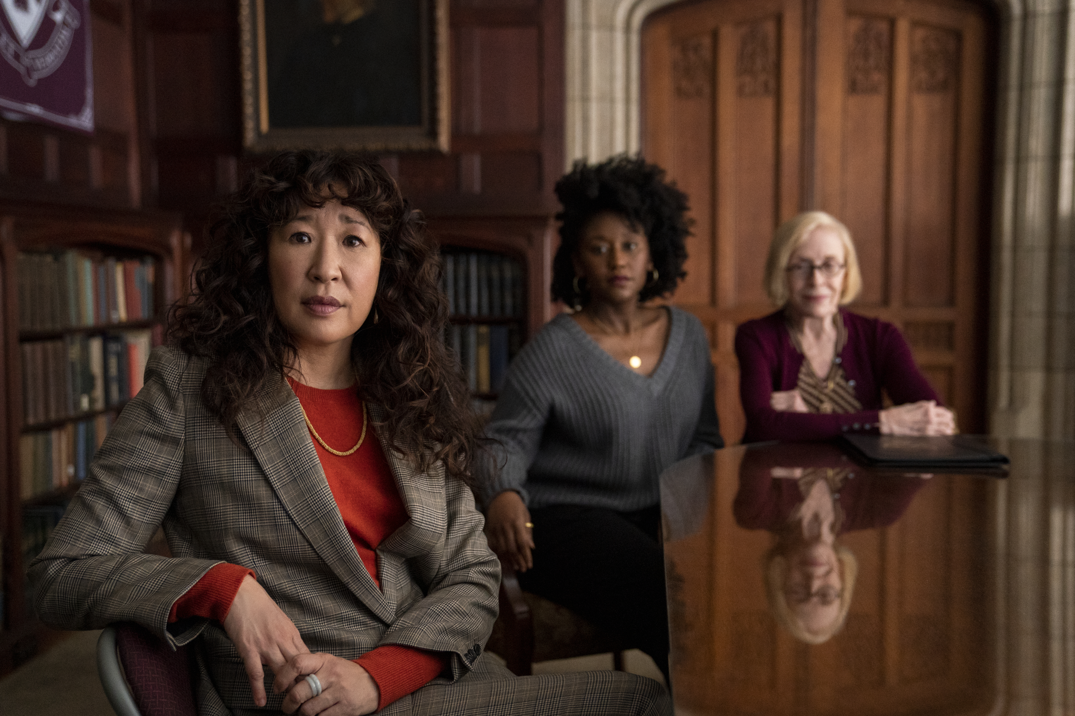 THE CHAIR (L to R) SANDRA OH as JI-YOON, NANA MENSAH as YAZ, and HOLLAND TAYLOR as JOAN in episode 106 of THE CHAIR Cr. ELIZA MORSE/NETFLIX © 2021
