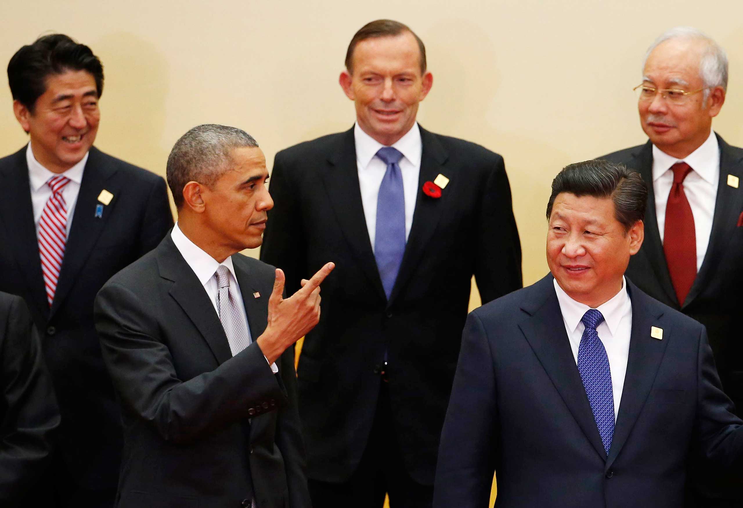 A family photo shoot fir the APEC leaders' meeting at the International Convention Center at Yanqi Lake in Beijing
