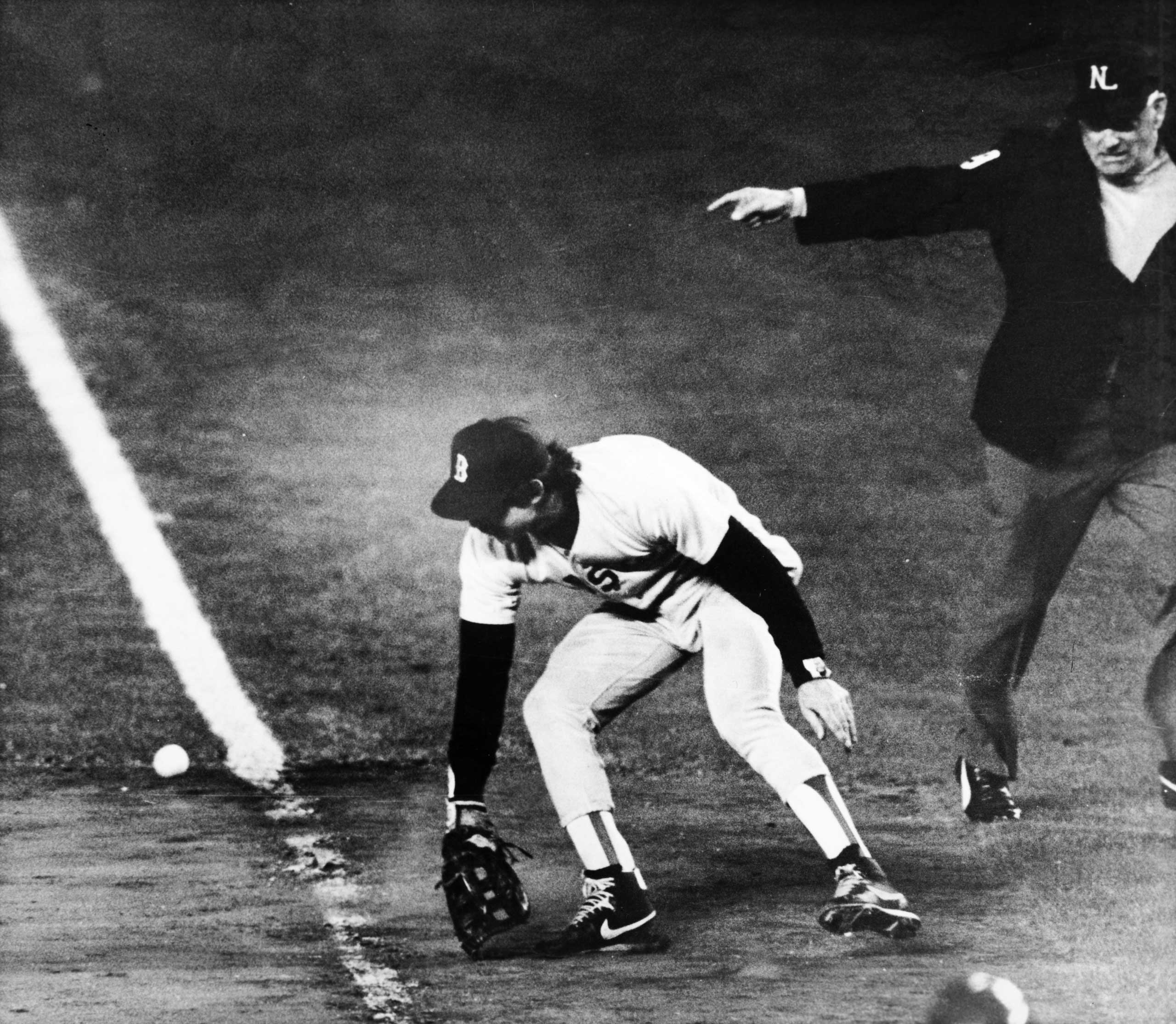BOSTON - OCTOBER 25: Bill Buckner's error allows winning run to close. (Photo by /The Boston Globe via Getty Images)