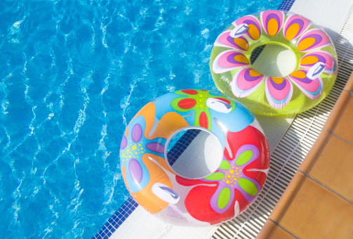 tube-rings-swimming-pool
