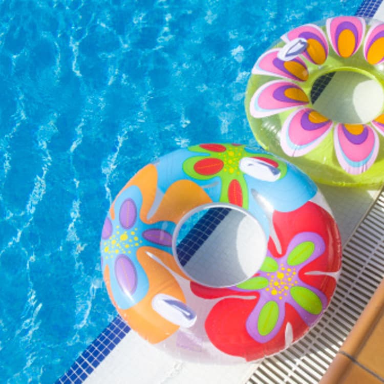 tube-rings-swimming-pool