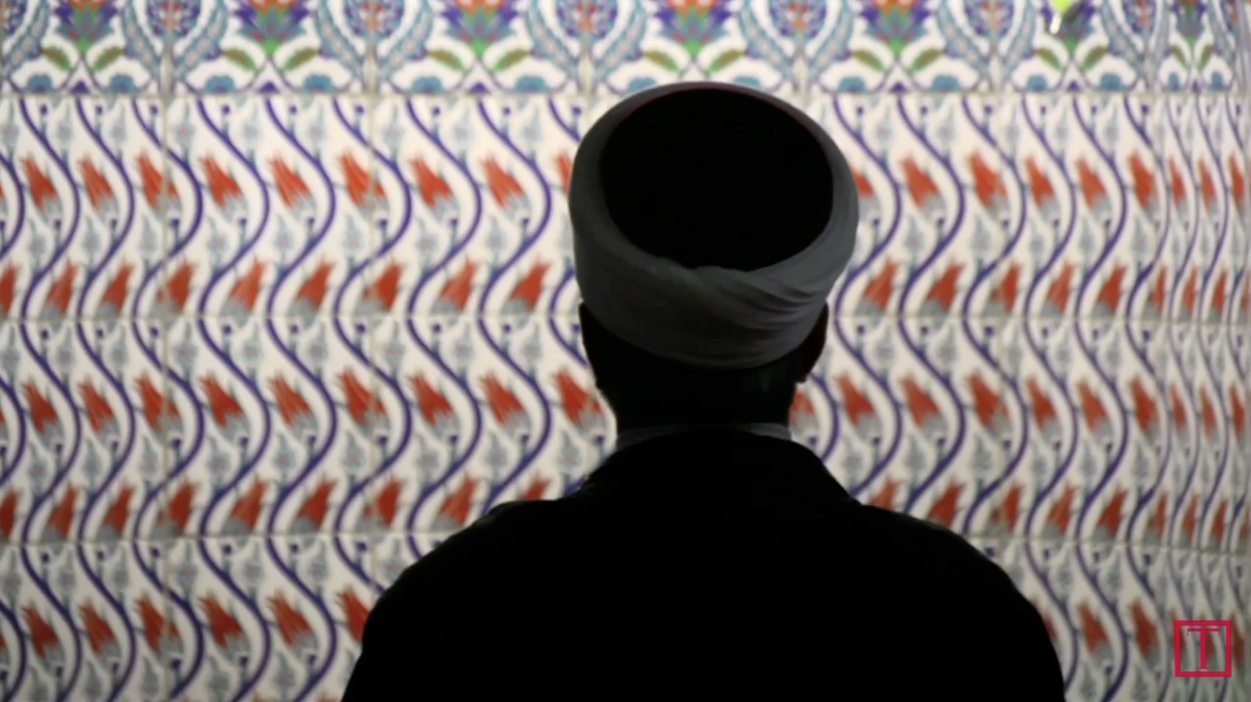 Man prays in Turkey