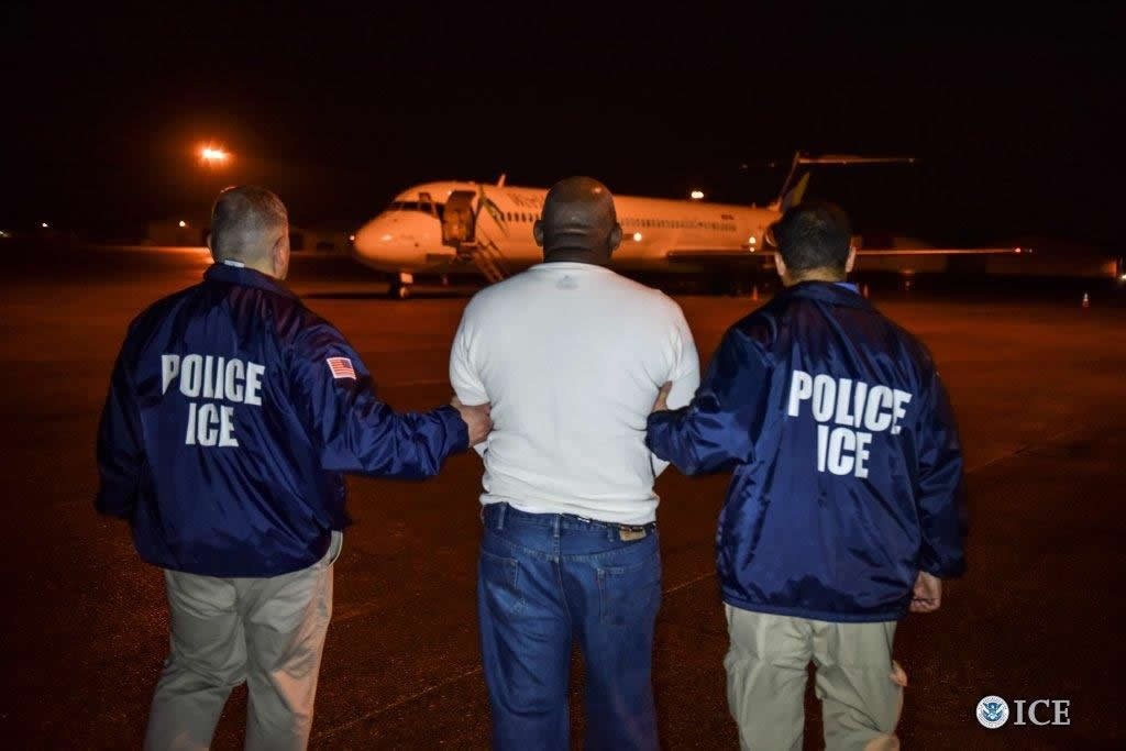 donald-trump-carckdown-immigration-ice