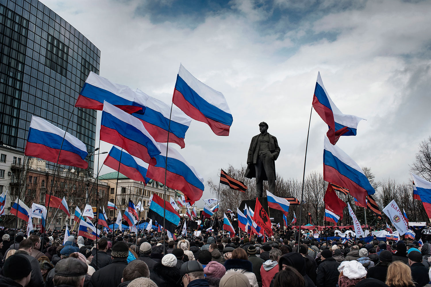 Pro-Russia supporters gather and wave Russian flags in Lenin Square in Donetsk, March 16, 2014.
