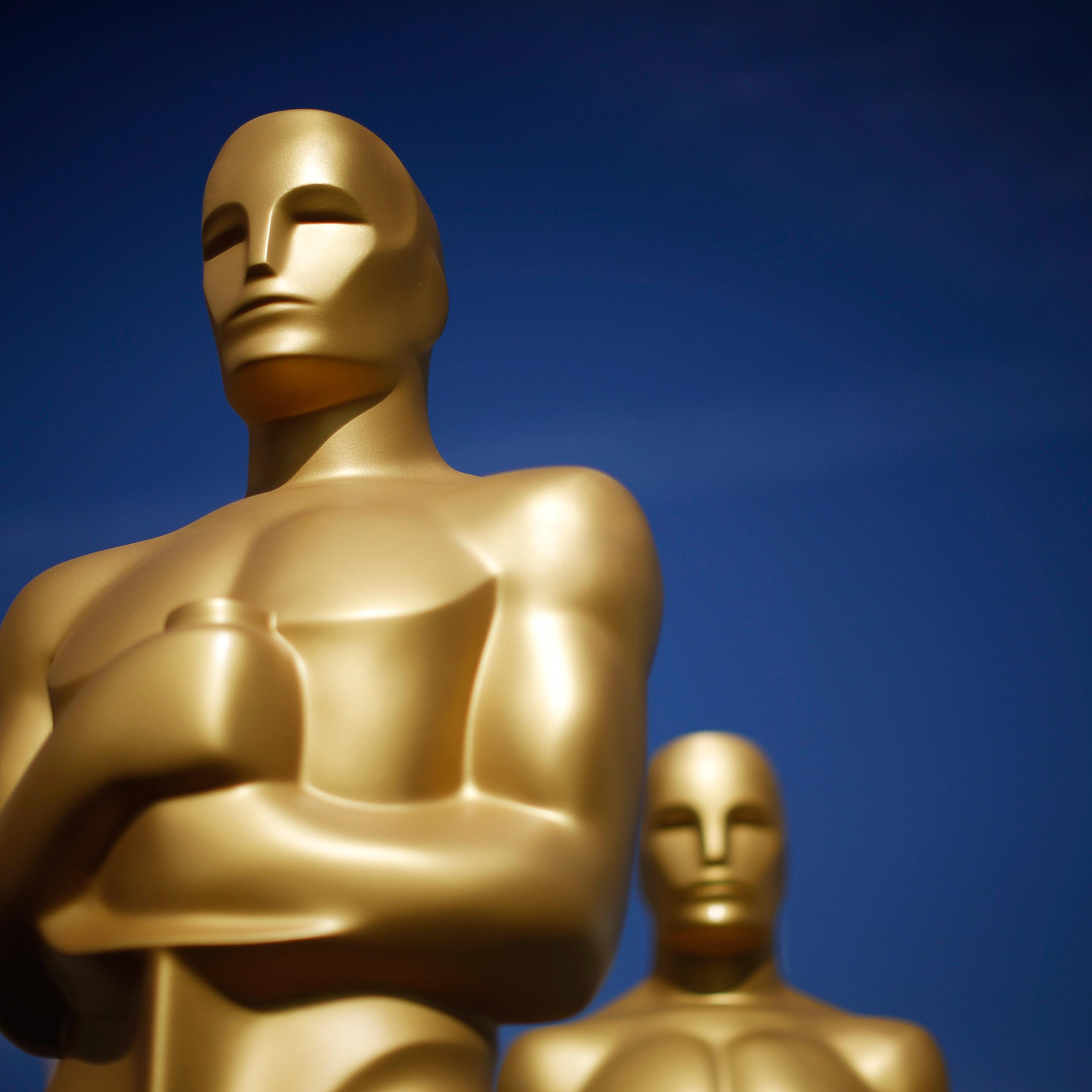Oscar statues stand in a parking lot near the Dolby Theater during preparations ahead of the 87th Academy Awards in Hollywood, California February 19, 2015. The Oscars will be presented at the Dolby Theater February 22, 2015. REUTERS/Lucy Nicholson (UNIT