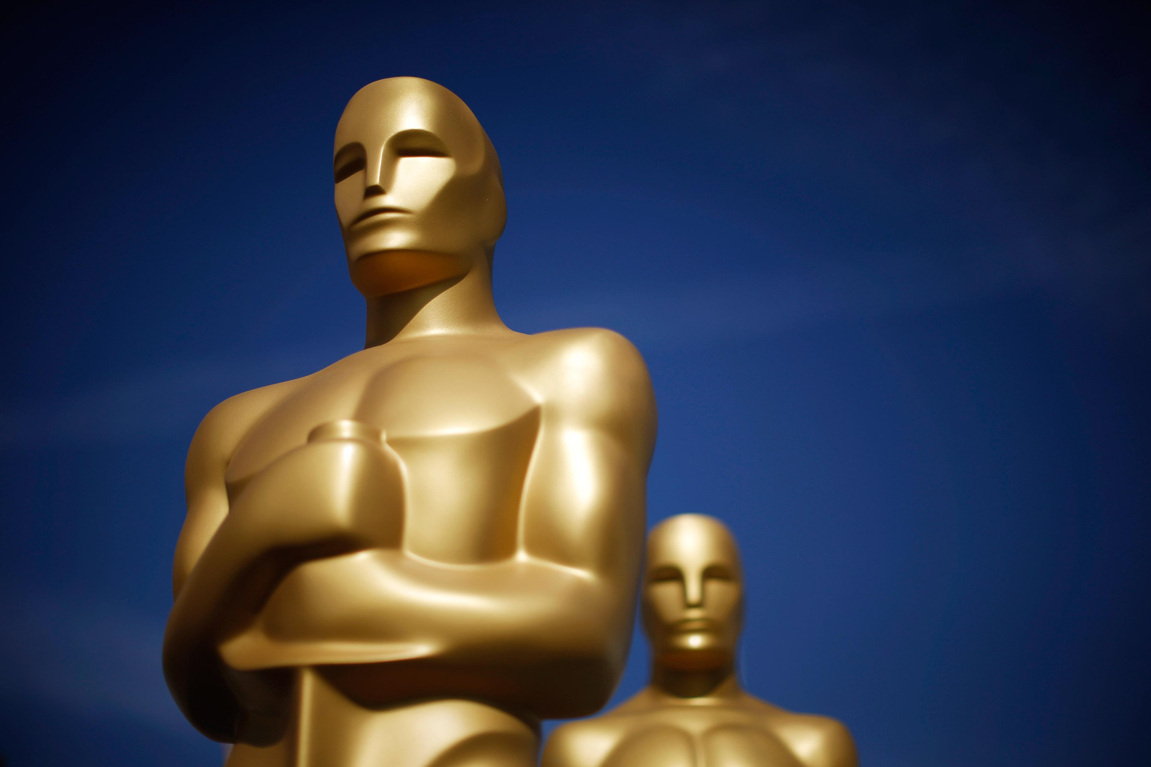 Oscar statues stand in a parking lot near the Dolby Theater during preparations ahead of the 87th Academy Awards in Hollywood, California February 19, 2015. The Oscars will be presented at the Dolby Theater February 22, 2015. REUTERS/Lucy Nicholson (UNIT