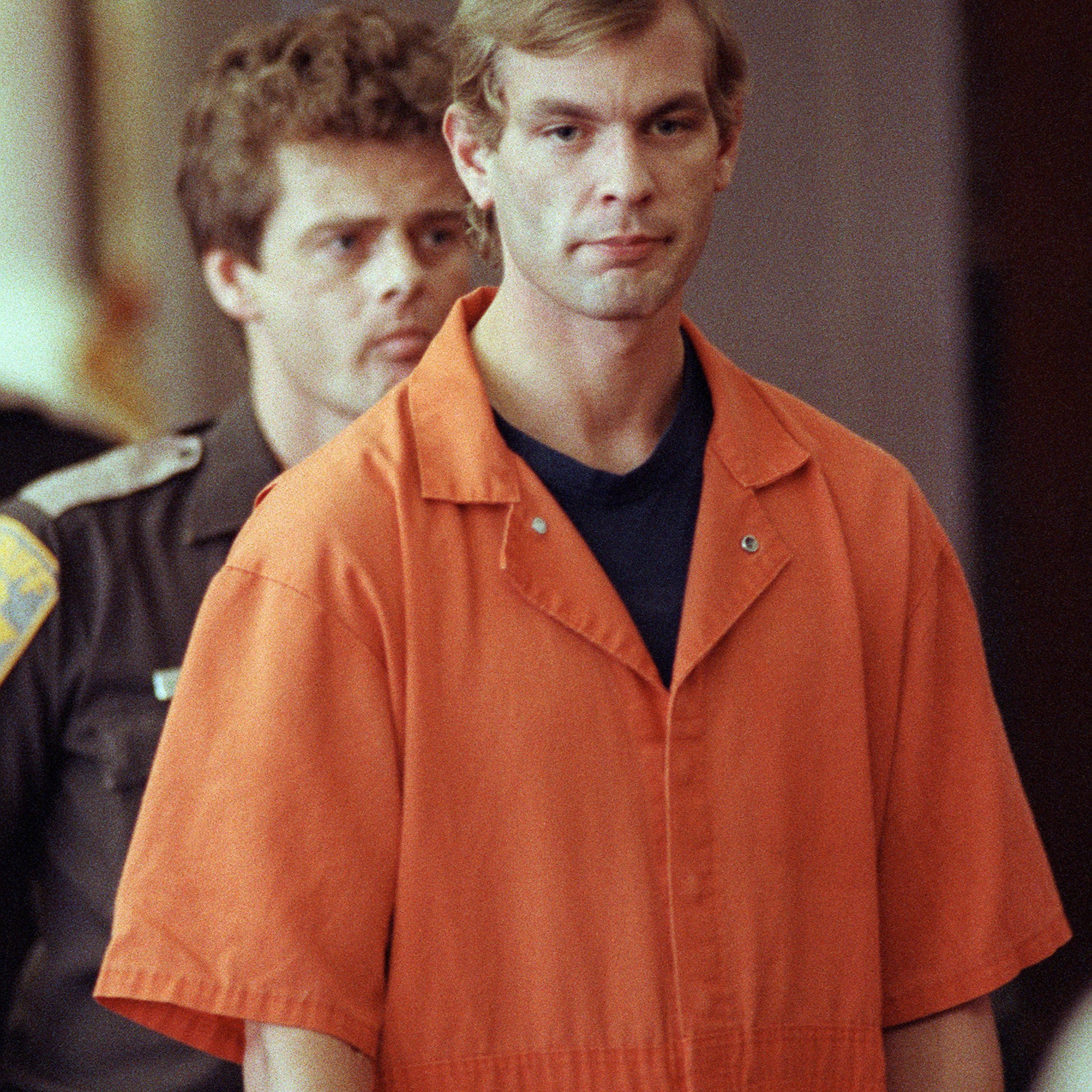 Suspected serial killer Jeffrey L. Dahmer enters t