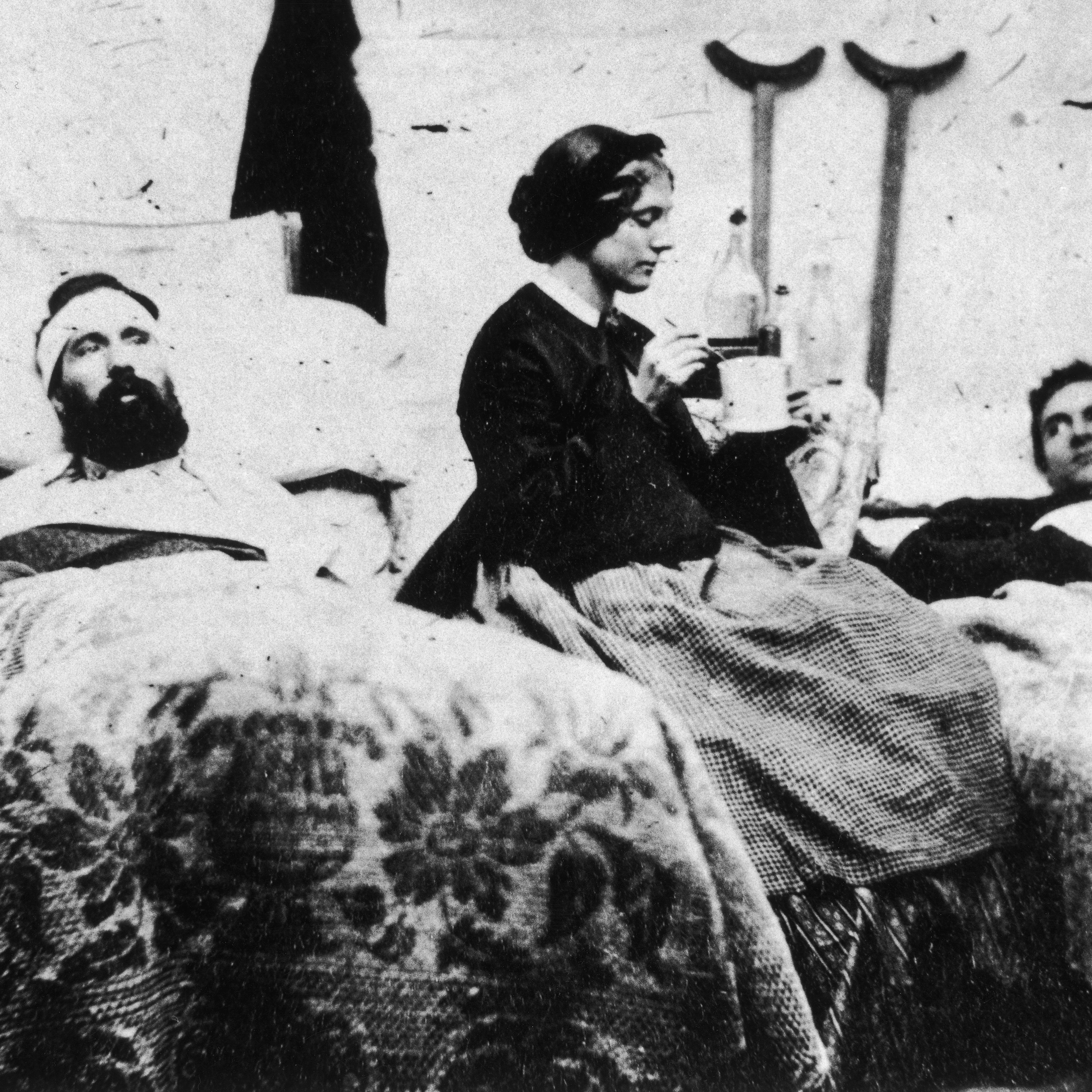 A nurse prepares to spoon-feed soldiers in the Union hospital at Carlisle Barracks, Pennsylvania, USA, circa 1861.