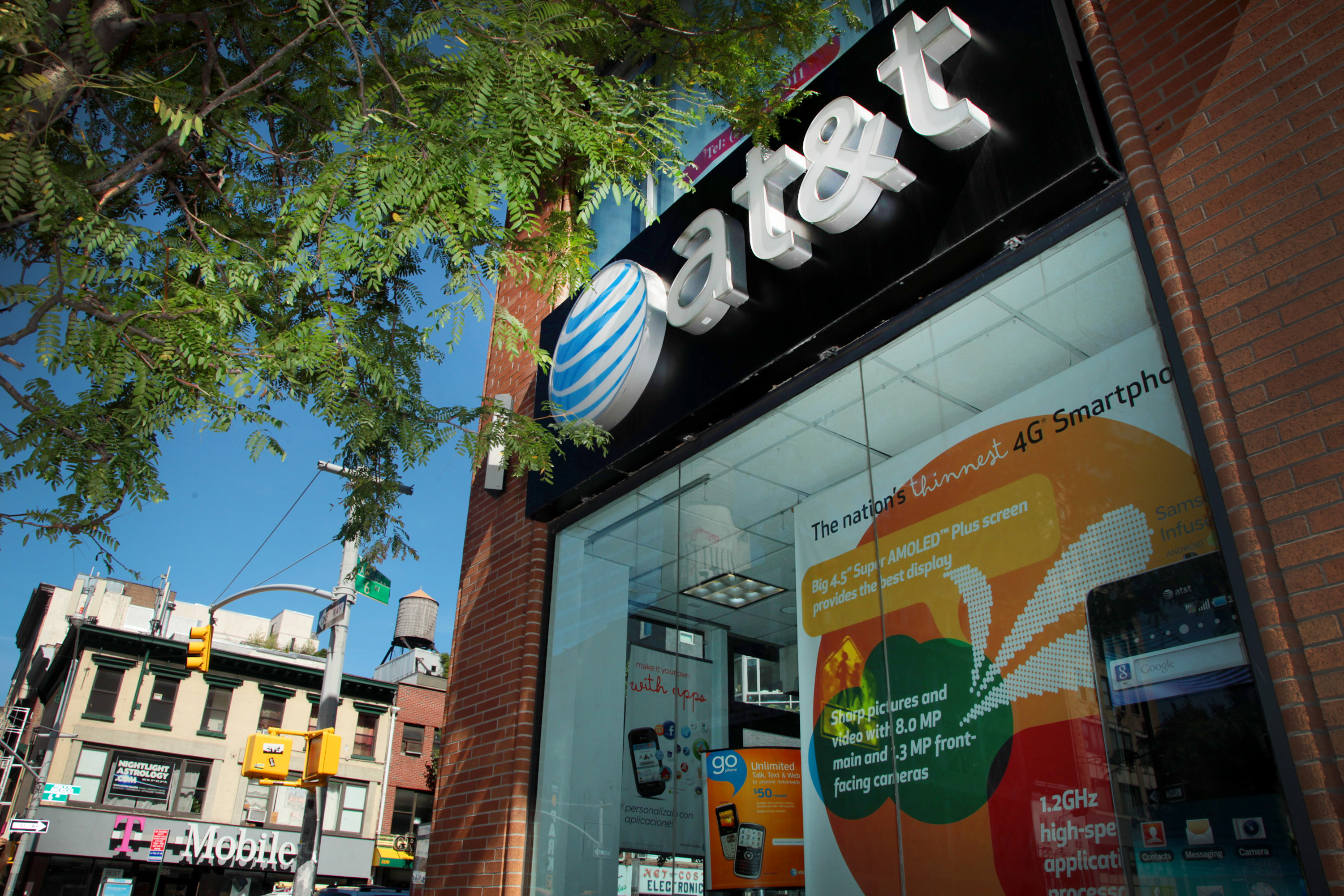 U.S Files Antitrust Complaint to Block AT&T, T-Mobile Deal