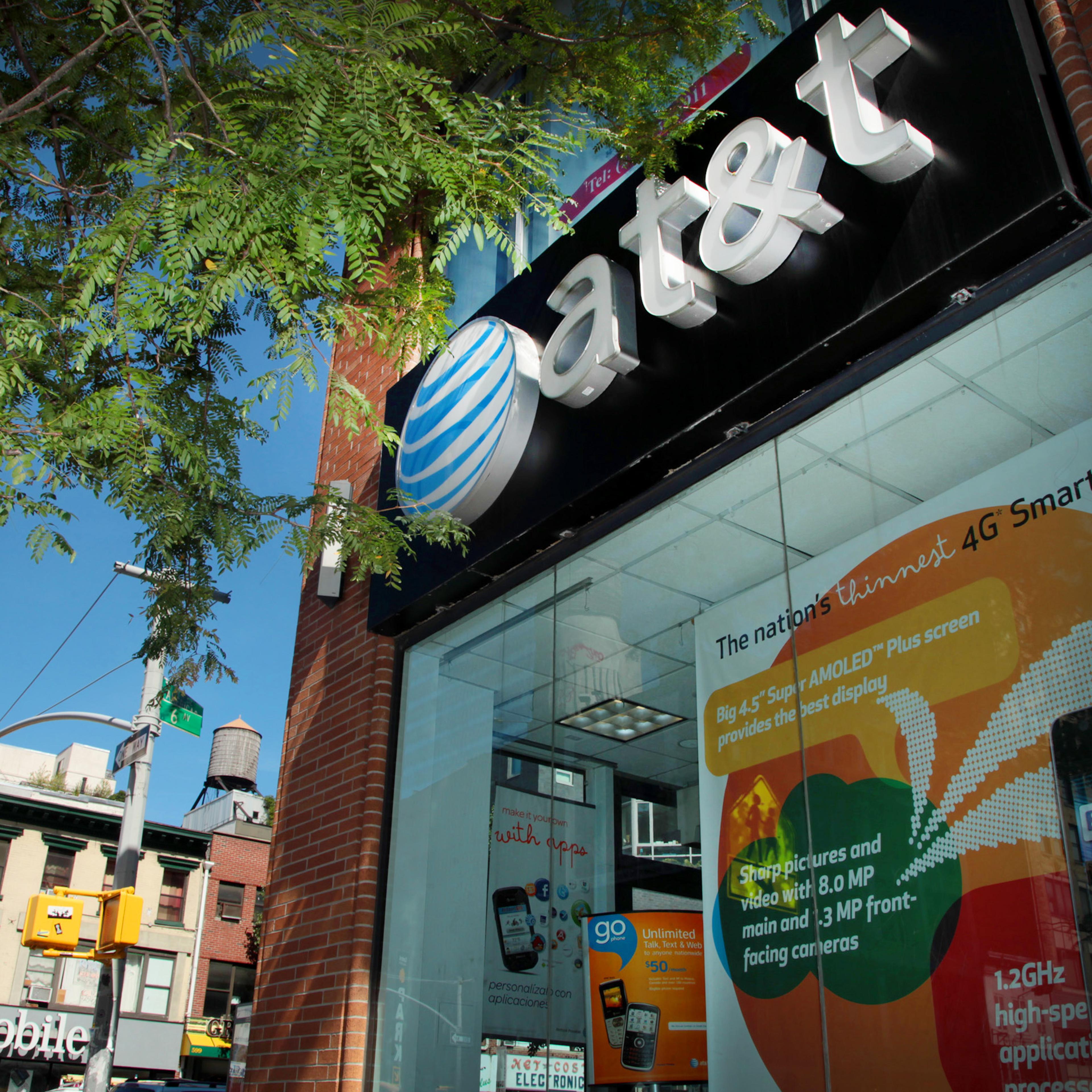 U.S Files Antitrust Complaint to Block AT&T, T-Mobile Deal
