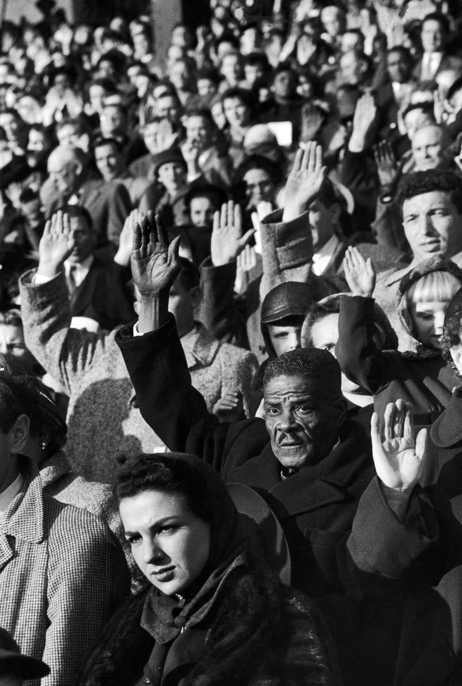 50,000 aliens become U.S. citizens on Veterans Day in 1954.