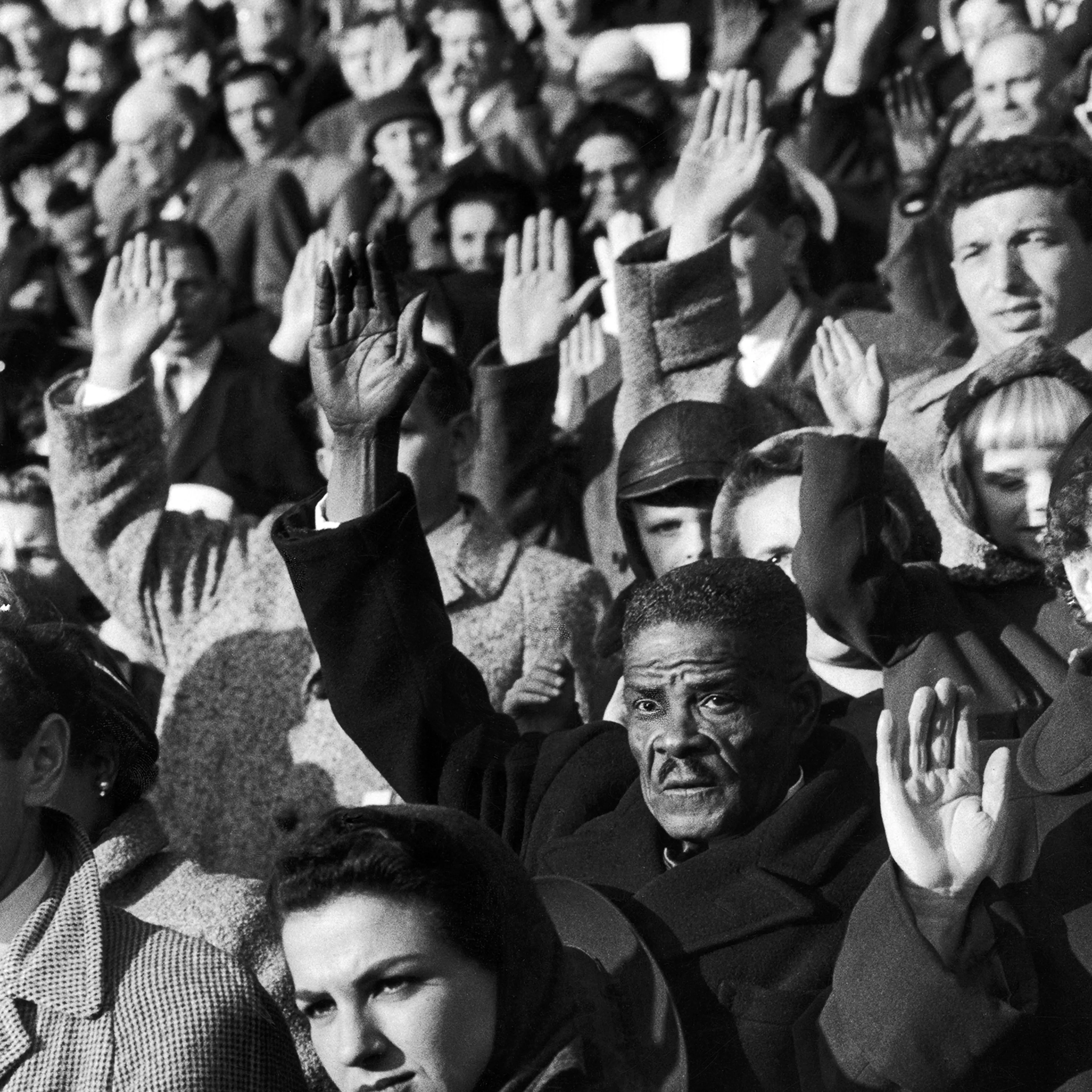 50,000 aliens become U.S. citizens on Veterans Day in 1954.