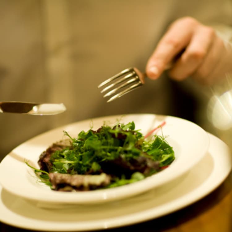 man-eating-salad
